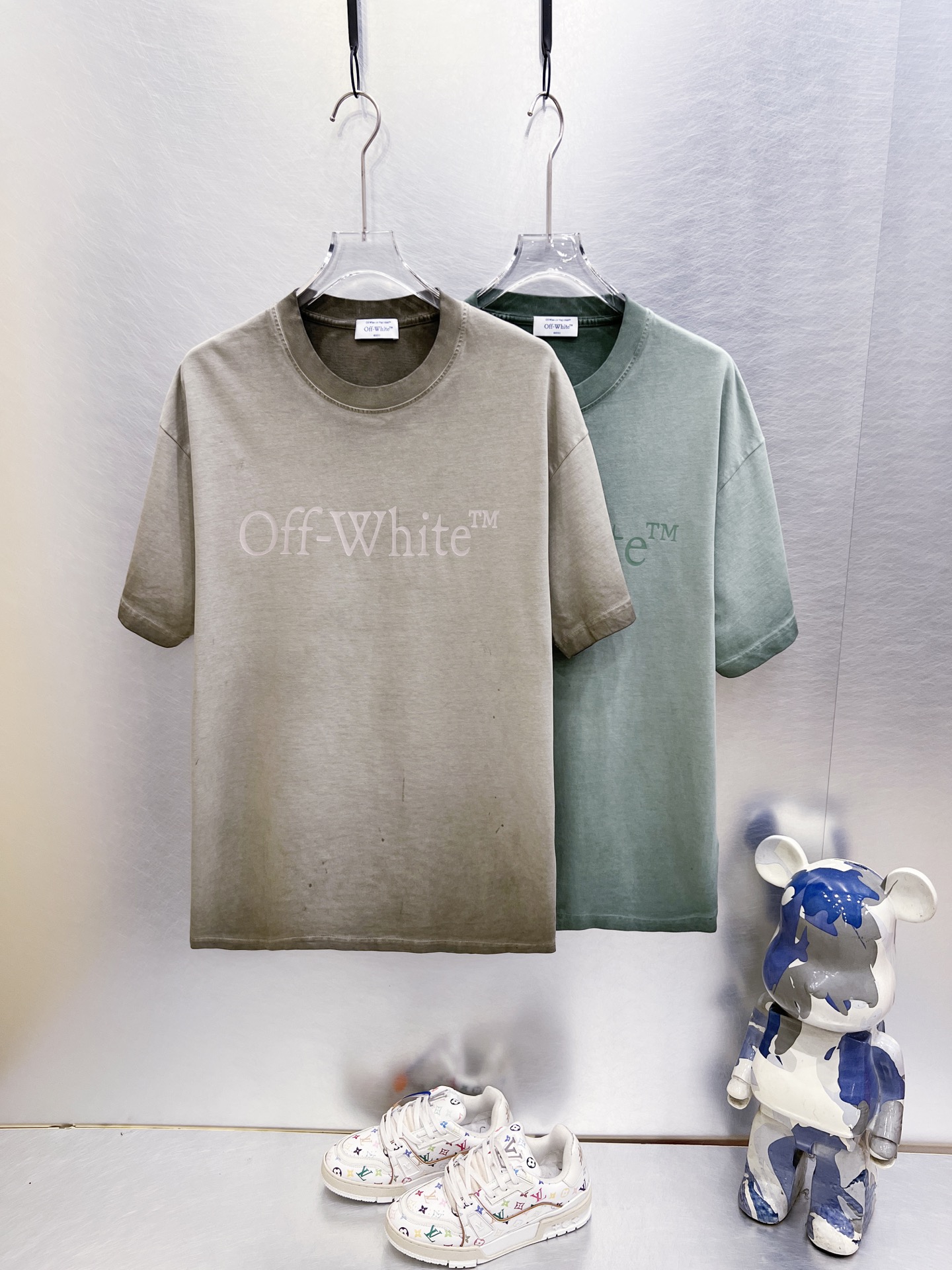 P75 ， OFF-WHITE 26年春夏新款，洗水炒色工艺，面料升级300克重， 颜色：卡其灰色 灰绿色 尺码：S M L XL
