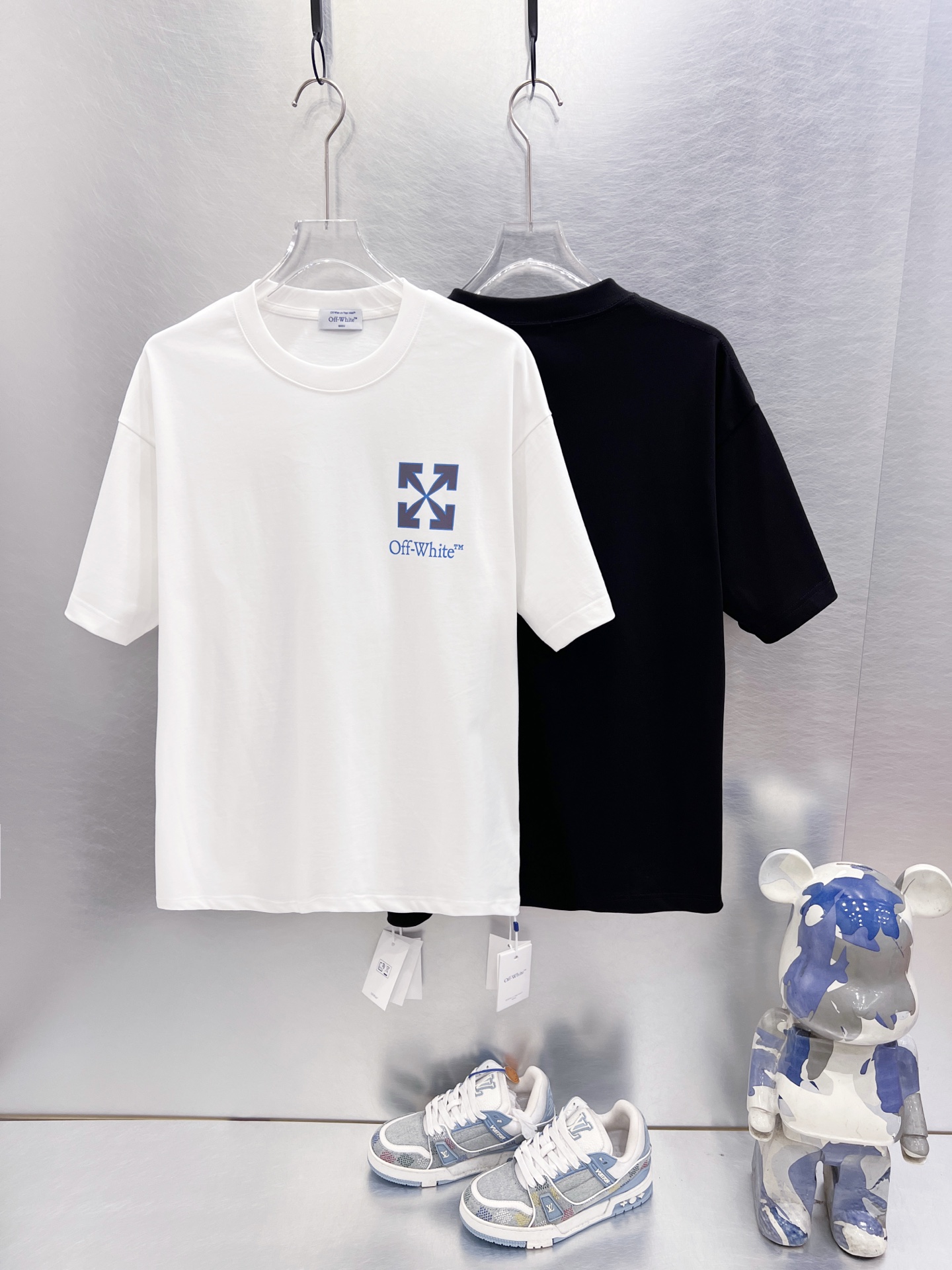 P65, camiseta básica de OFF-WHITE OW con flecha pequeña de contraste en color, diseño minimalista de logo en …