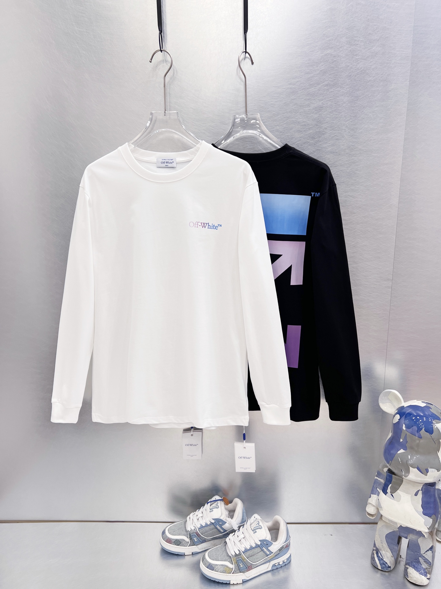 P80 OFF-WHITE OW camiseta de manga larga con flechas de degradado, flechas cruzadas clásicas de la marca con tinta de d…