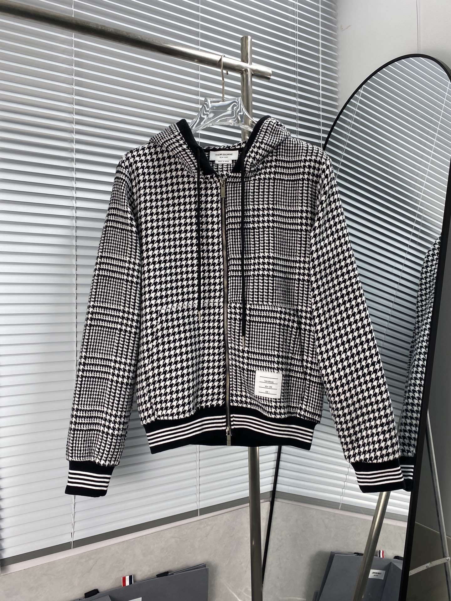 THOM BROWNE sudadera con capucha y cremallera para hombre, moderna y elegante, con estampado de pata de gallo, exterior…