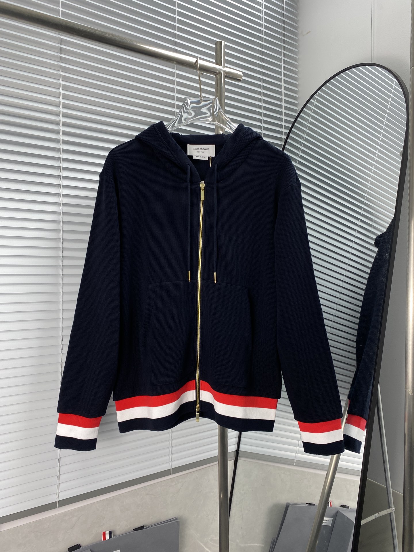 THOM BROWNE colección otoño 2023 de gofres rojo, blanco y azul, cuando la web oficial lanza nuevos colores, compramos e…
