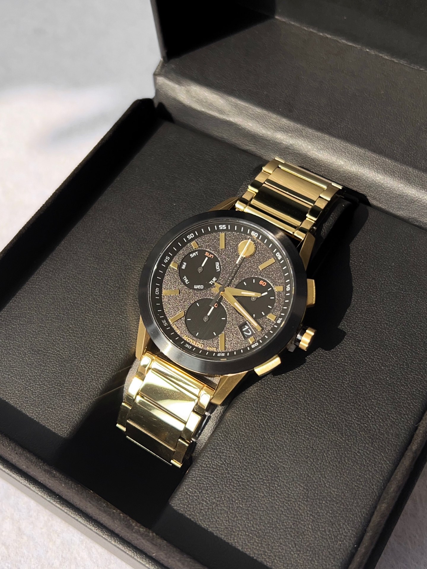 Часы Movado