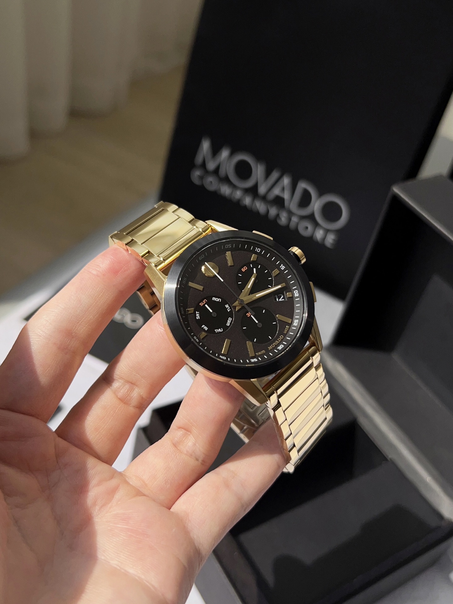Часы Movado