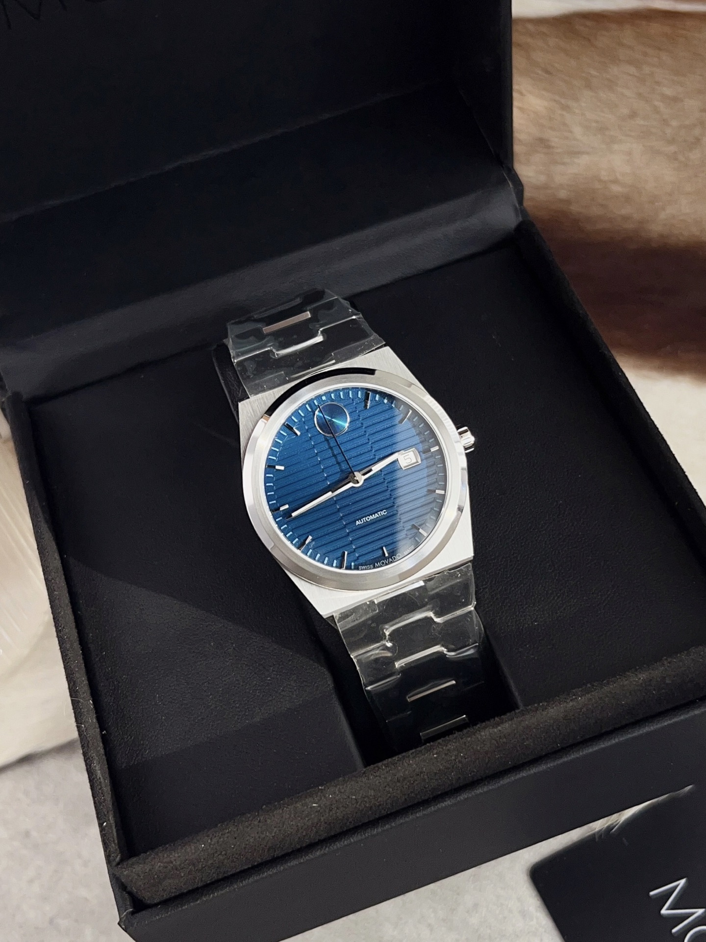 Часы Movado