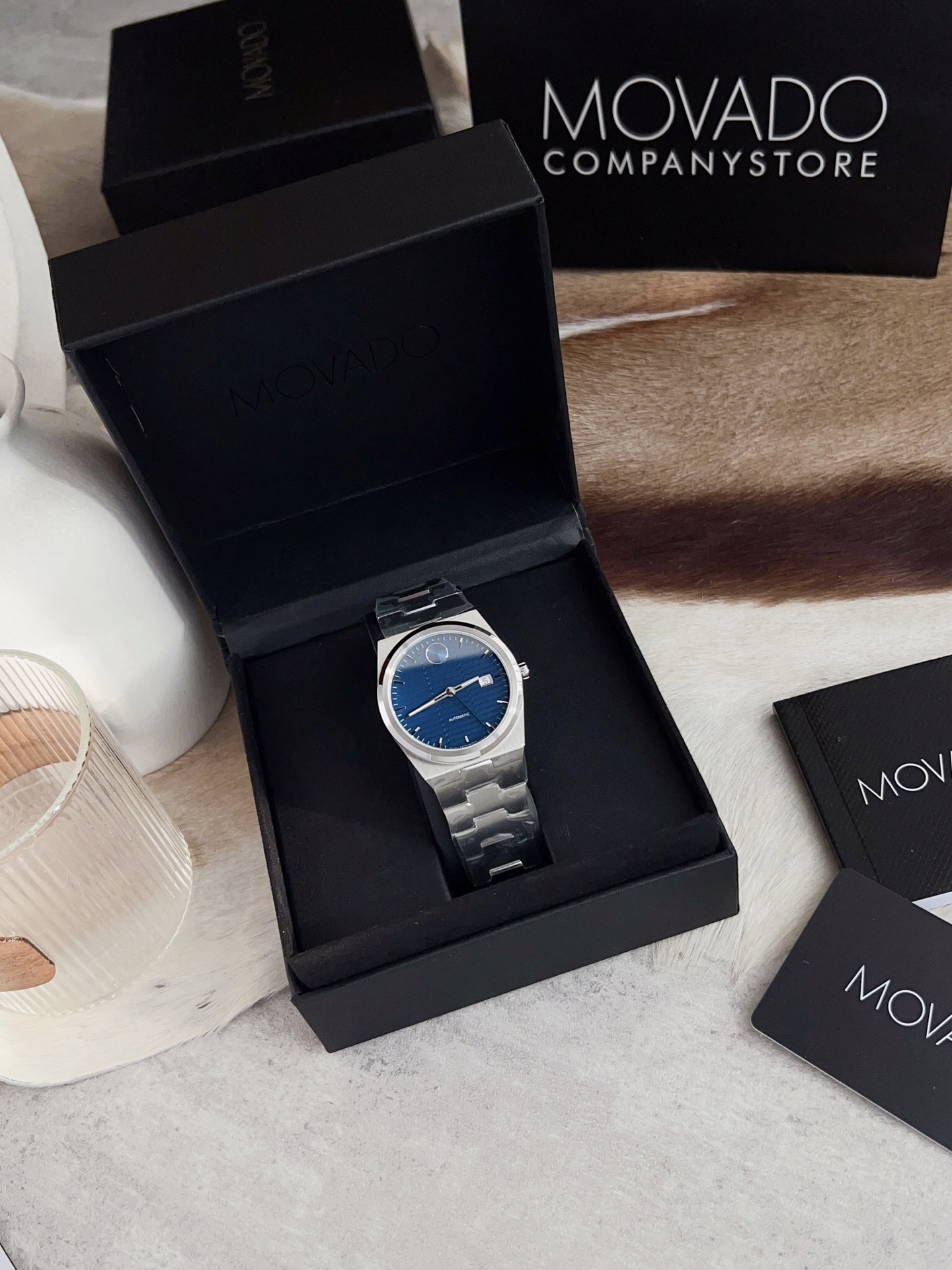 Часы Movado
