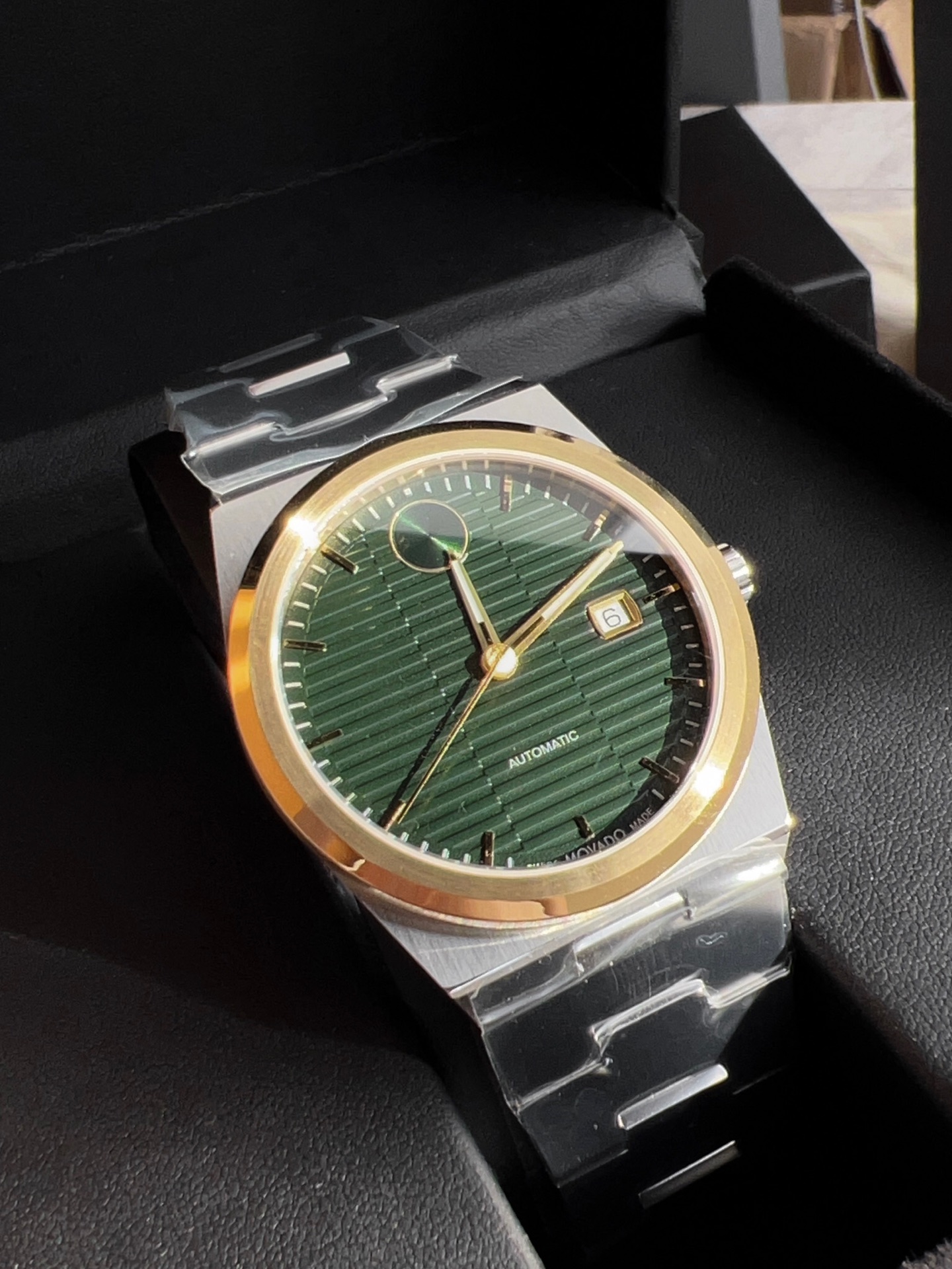 Часы Movado
