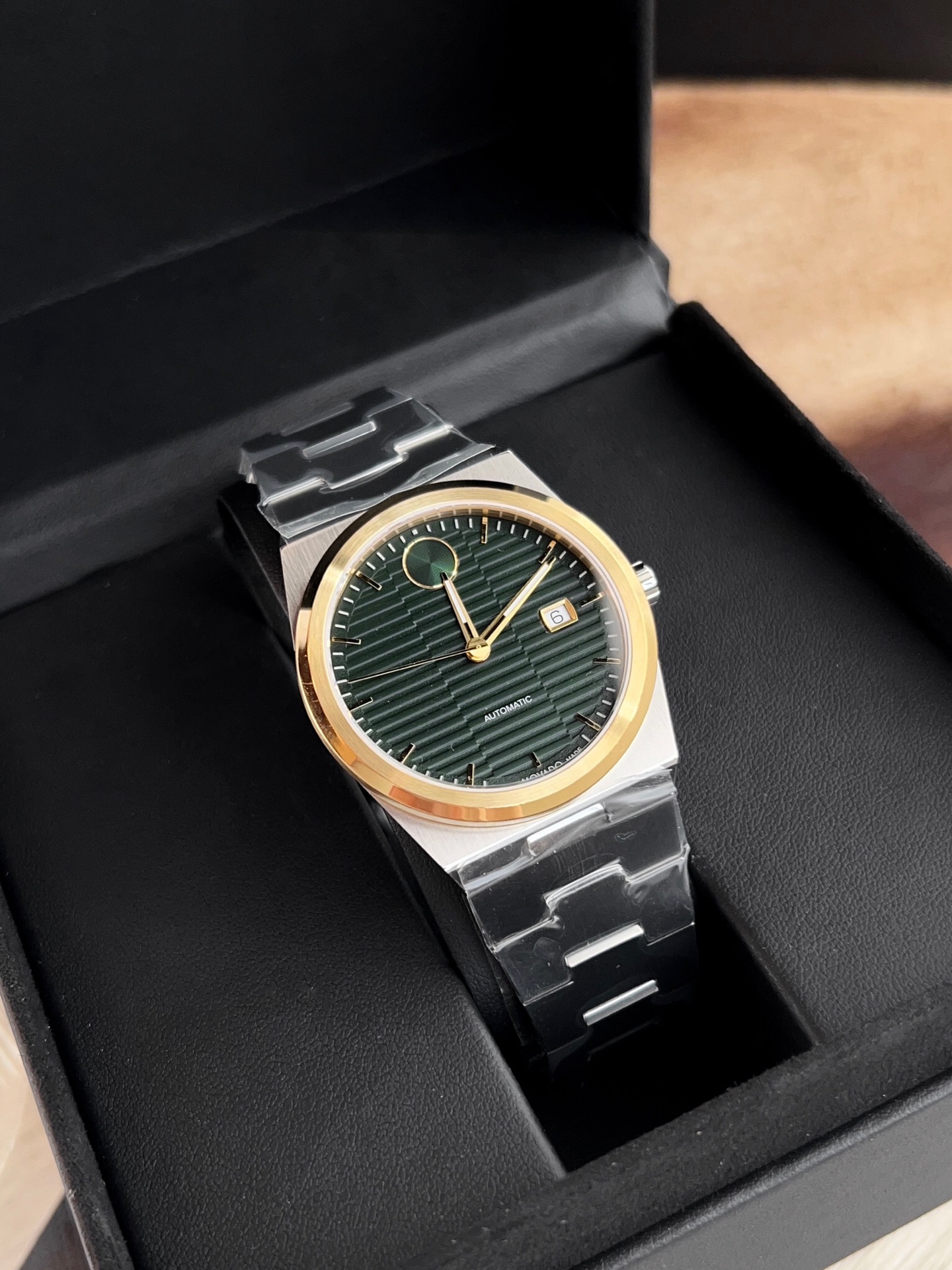 Часы Movado