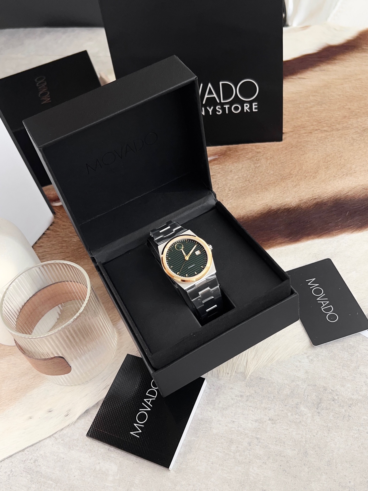 Часы Movado