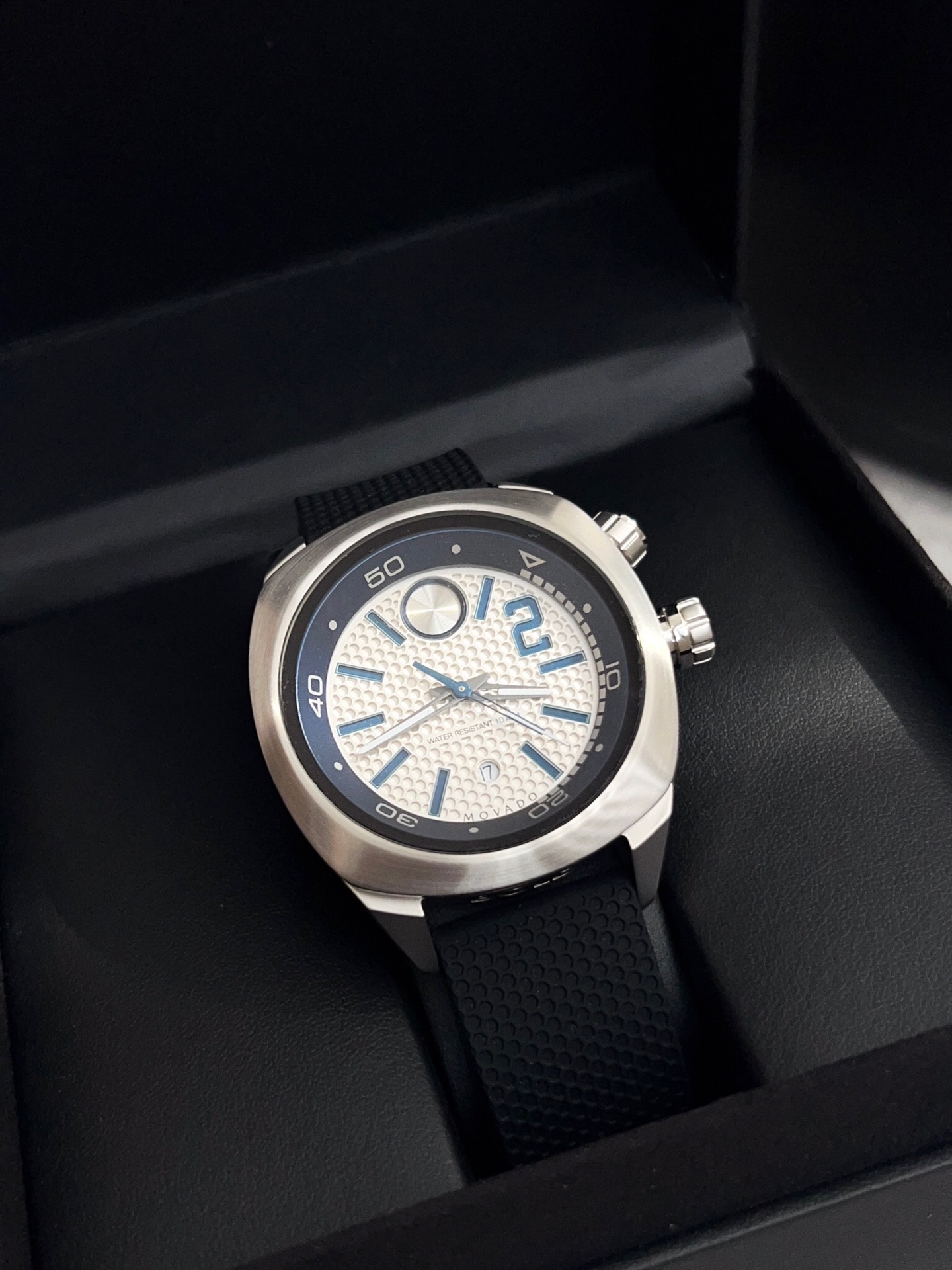 Часы Movado