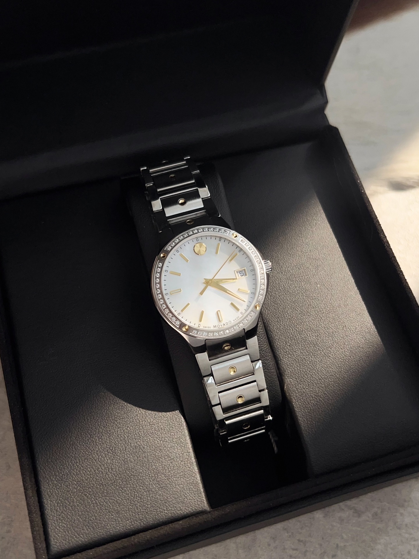 Часы Movado