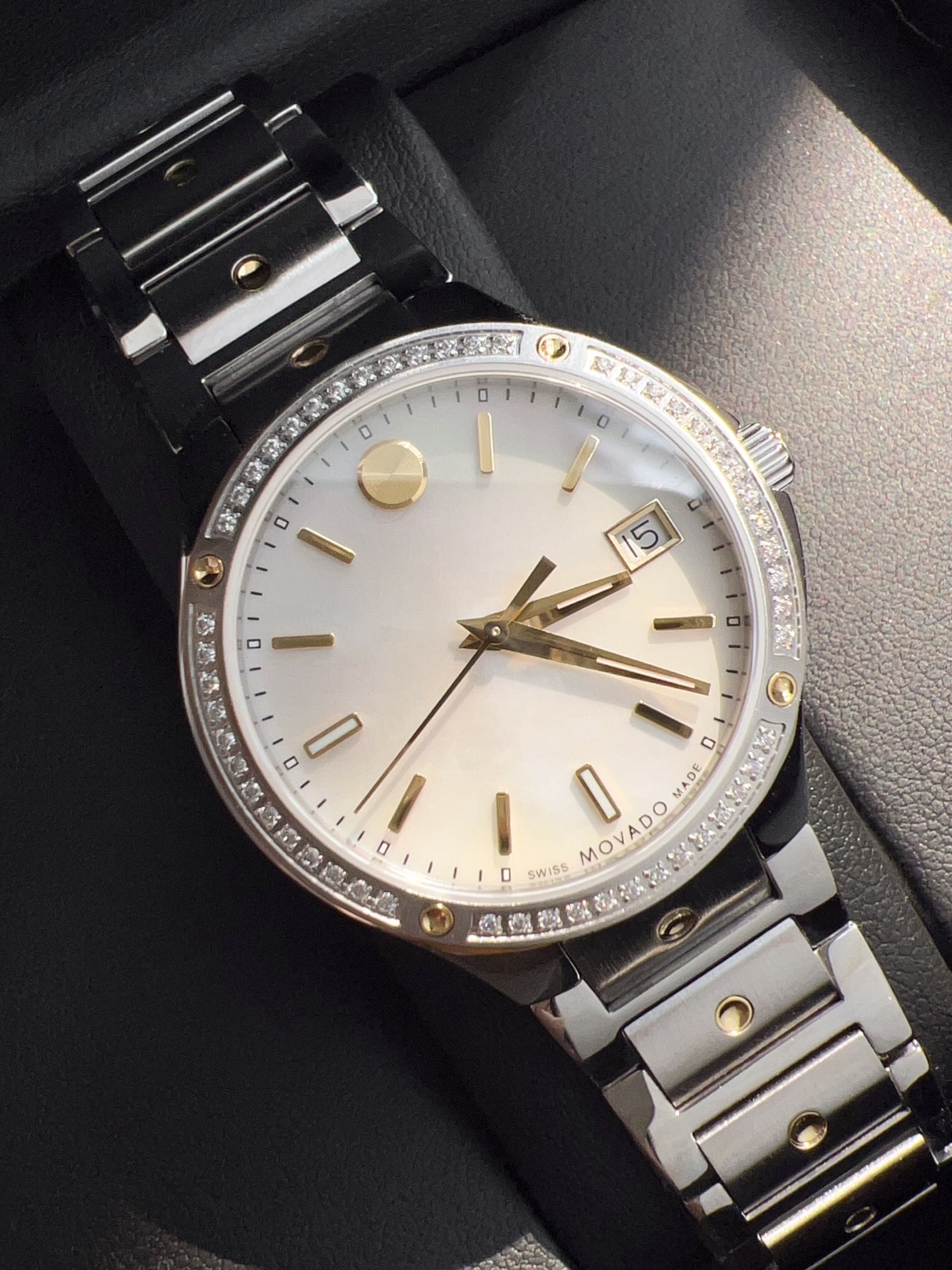 Часы Movado