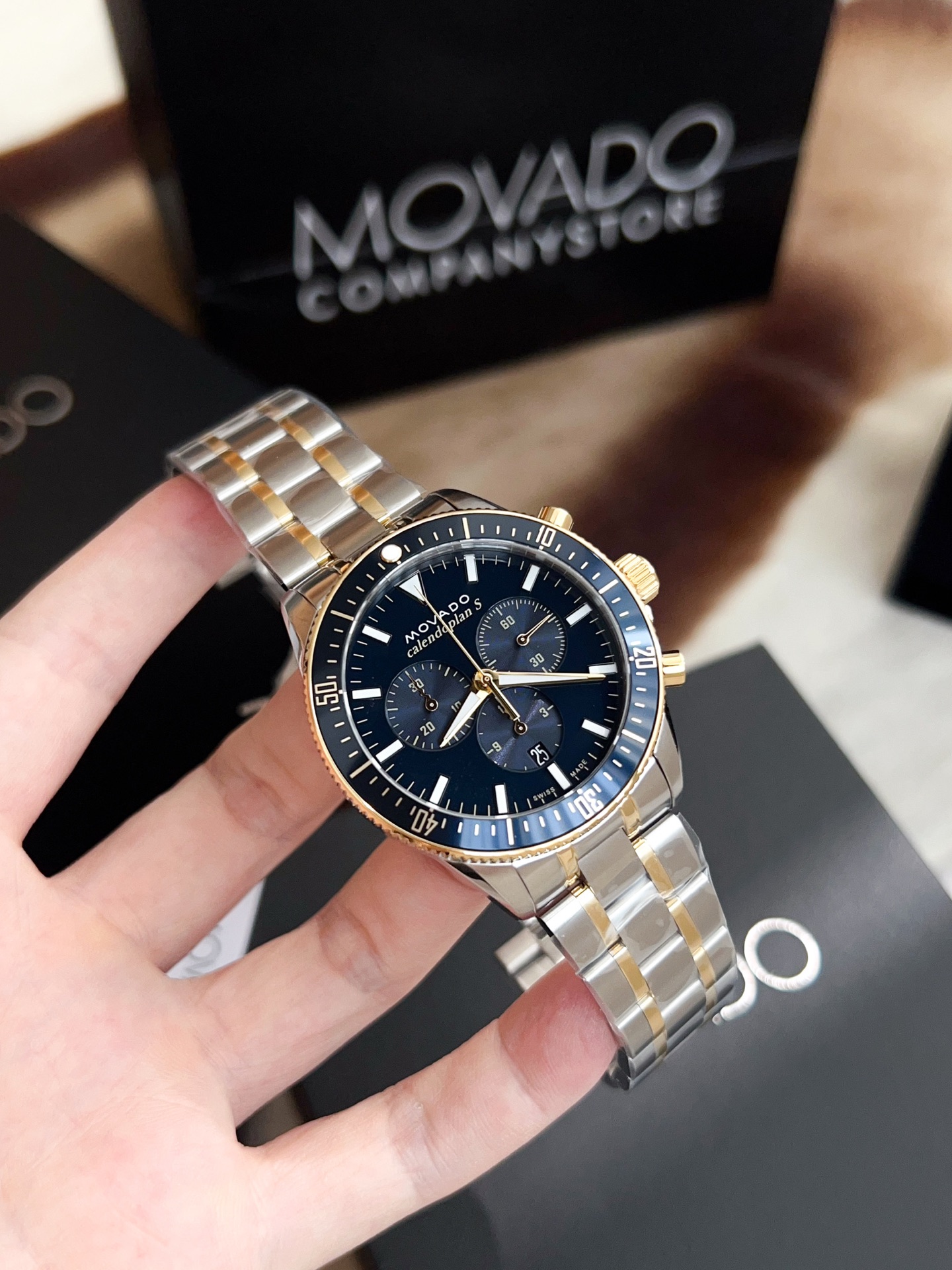 Часы Movado