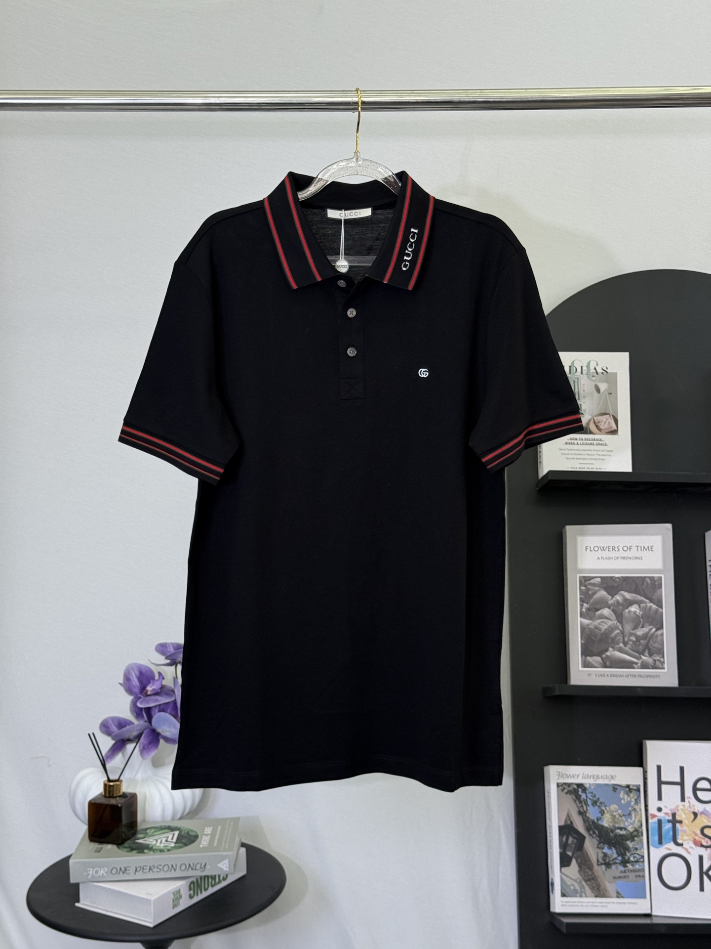 P160💋 Gucci Polo de algodón piqué con logo GG bordado y etiqueta tejida en negro. Lleva la elegancia del estilo retro …