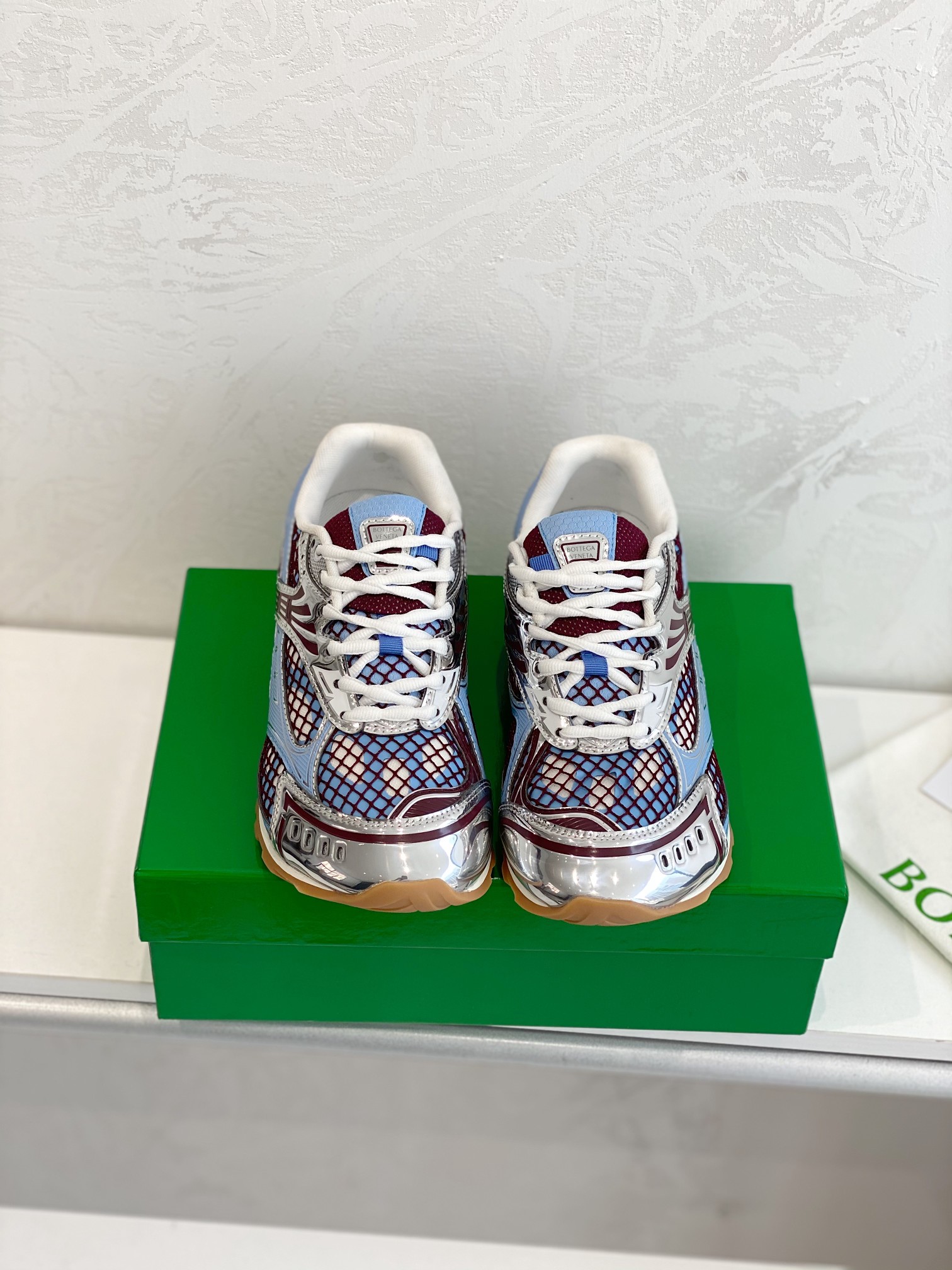 NO:593929,2025 new color high-end version, original 1:1 couple model, new men's model on the shelves BV Orbit sneakers, Wang Yibo's same model, couple's Dad Runner sneakers, made of lightweight technical mesh fabric. With geometric pattern design rubber outsole. The outsole is made of color-blocking TPU outsole. Size women's shoes 35-40 men's shoes 39-45, casual shoes/sports shoes, bottega veneta, sneakers198609092025新色高端版本 原版1:1情侣款 男款新款上架BV Orbit运动鞋 王一博同款 情侣款老爹Runner运动鞋,采用轻质科技网布面料.搭配几何图案设计橡胶外底.大底选用拼色TPU大底 码数女鞋35-40 男鞋39-45,休闲鞋/运动鞋,bottega veneta,sneakers,Women's Shoes