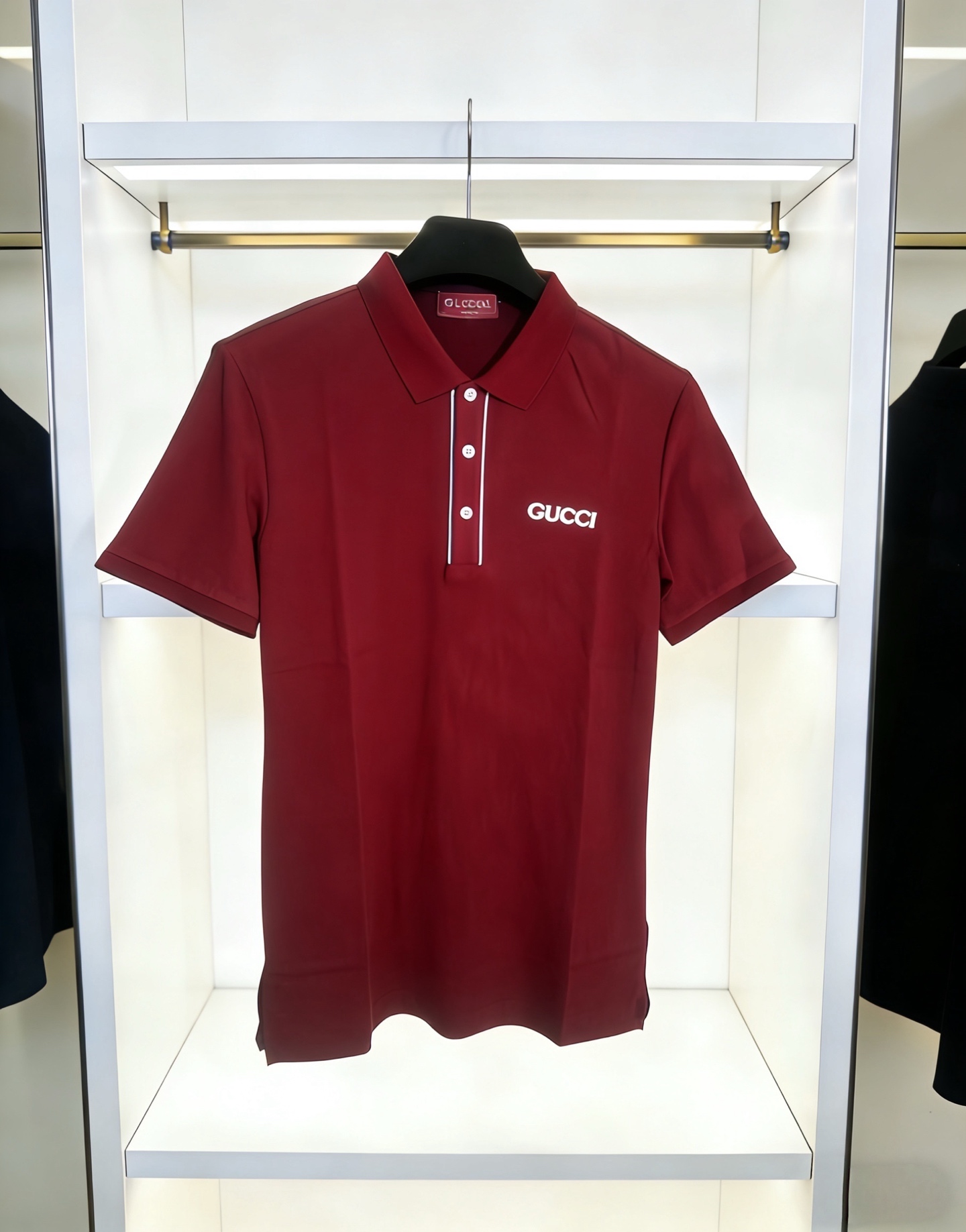 Gucci Gucci 翻领+撞色细边设计，百搭不挑人