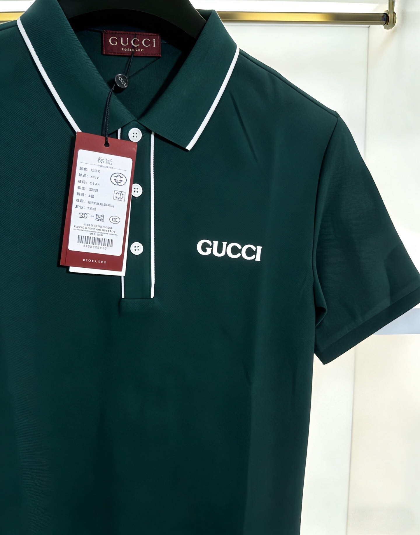 Gucci Gucci 翻领+撞色细边设计，百搭不挑人
