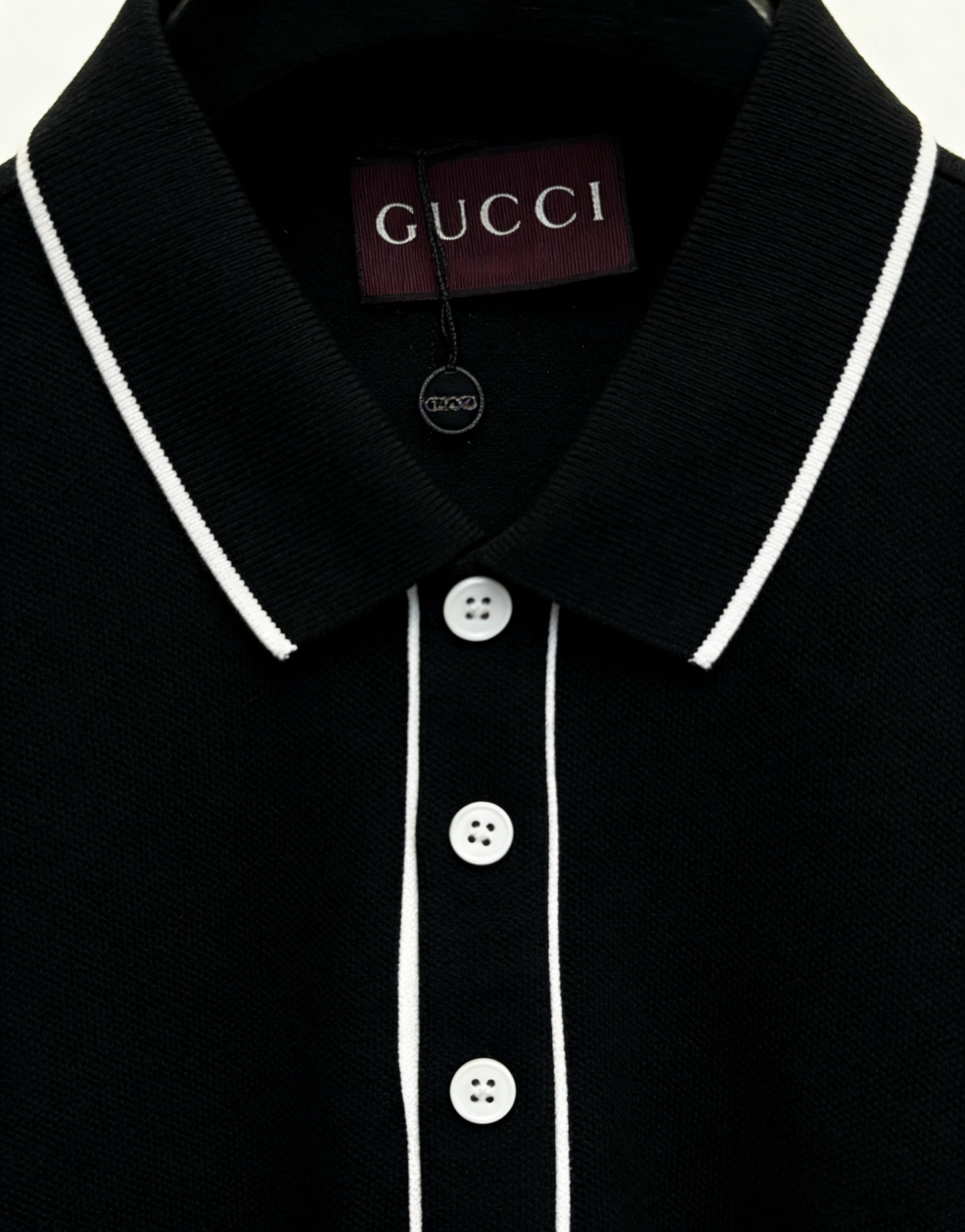 Gucci Gucci 翻领+撞色细边设计，百搭不挑人