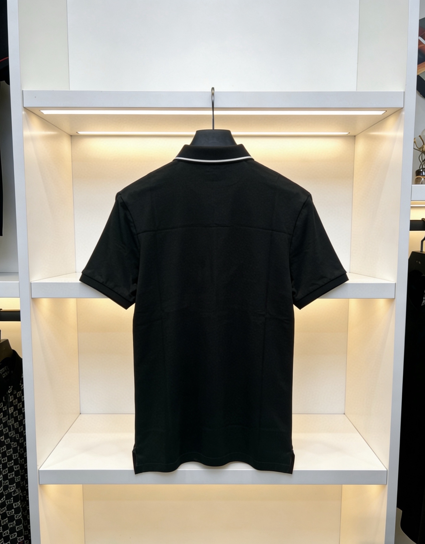 Gucci Gucci 翻领+撞色细边设计，百搭不挑人