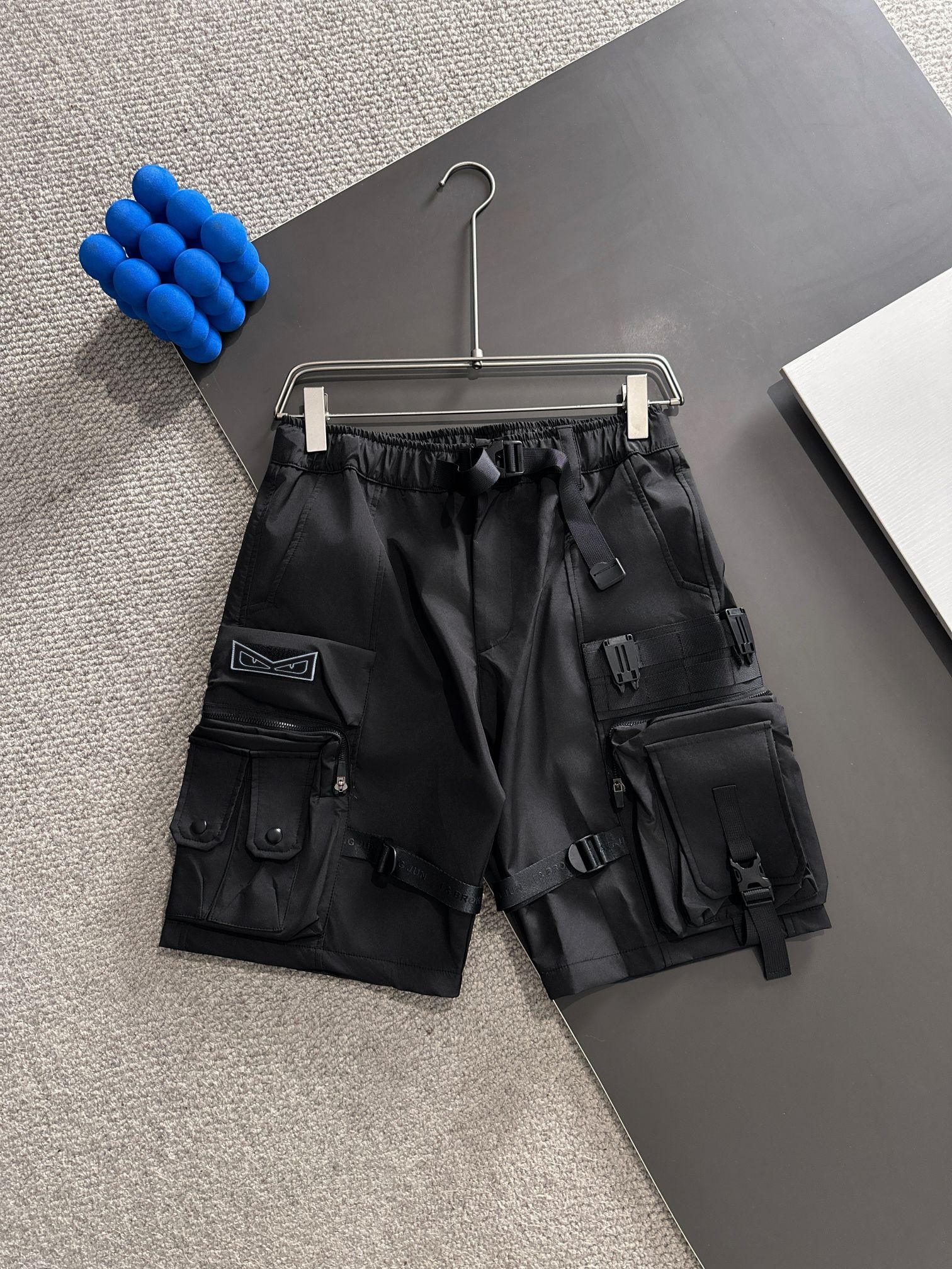 Envío al día siguiente Fendi pantalones de trabajo de diseño pesado 2025 para hombre de verano pantalones de paracaidis…