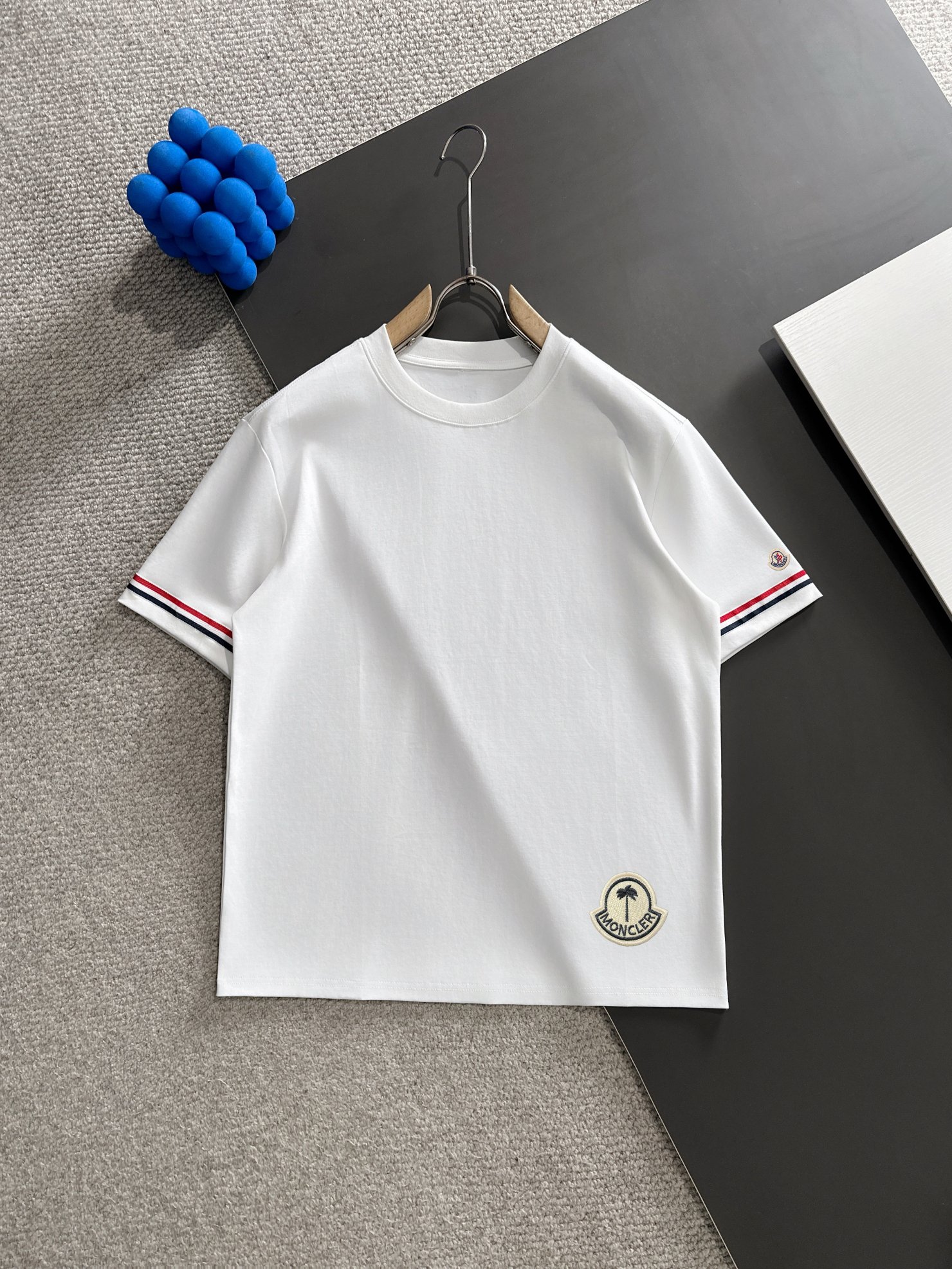 Envío al día siguiente 蒙口 MONCLFR camiseta de manga corta para hombre con cuello redondo y rayas en las mangas, tejido …