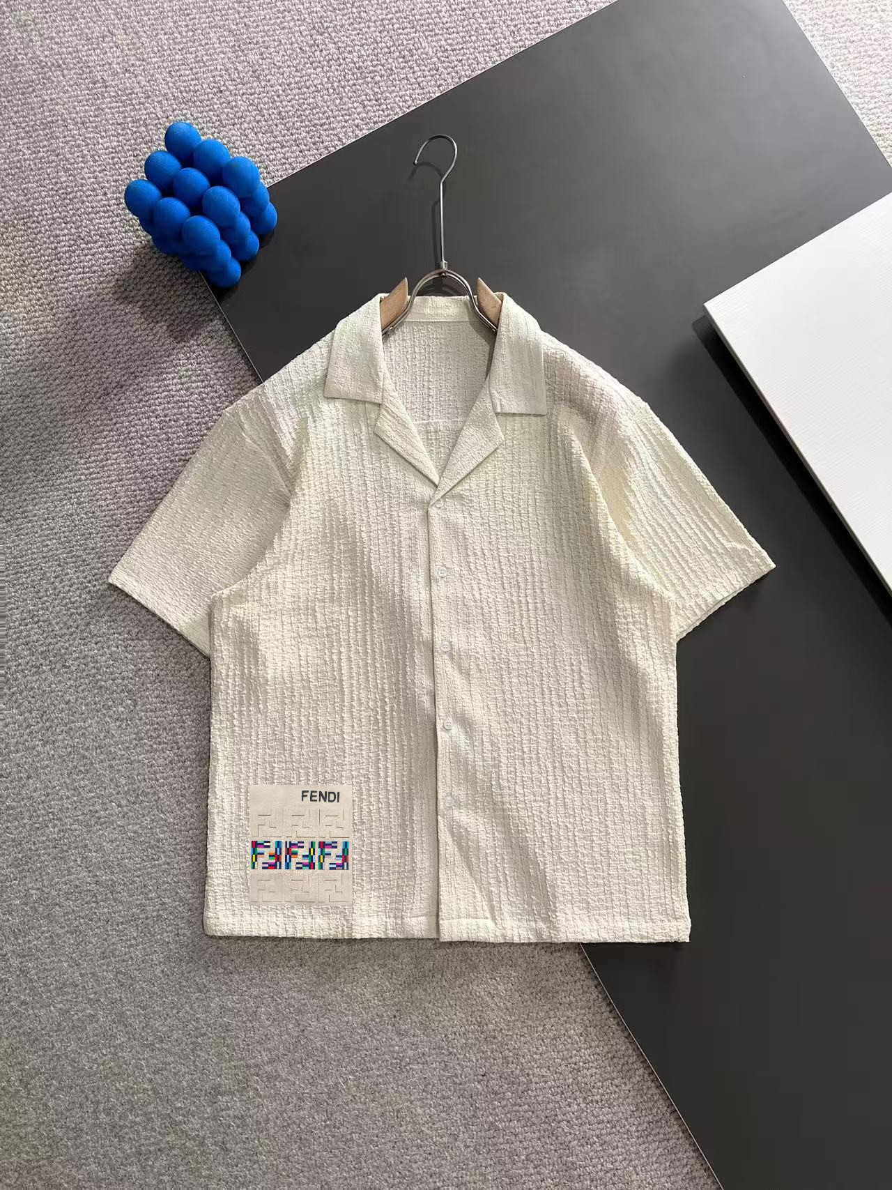 Envío al día siguiente Fendi 2025 nuevo diseño cuello cubano camisa de textura para hombre manga corta verano nuevo ver…