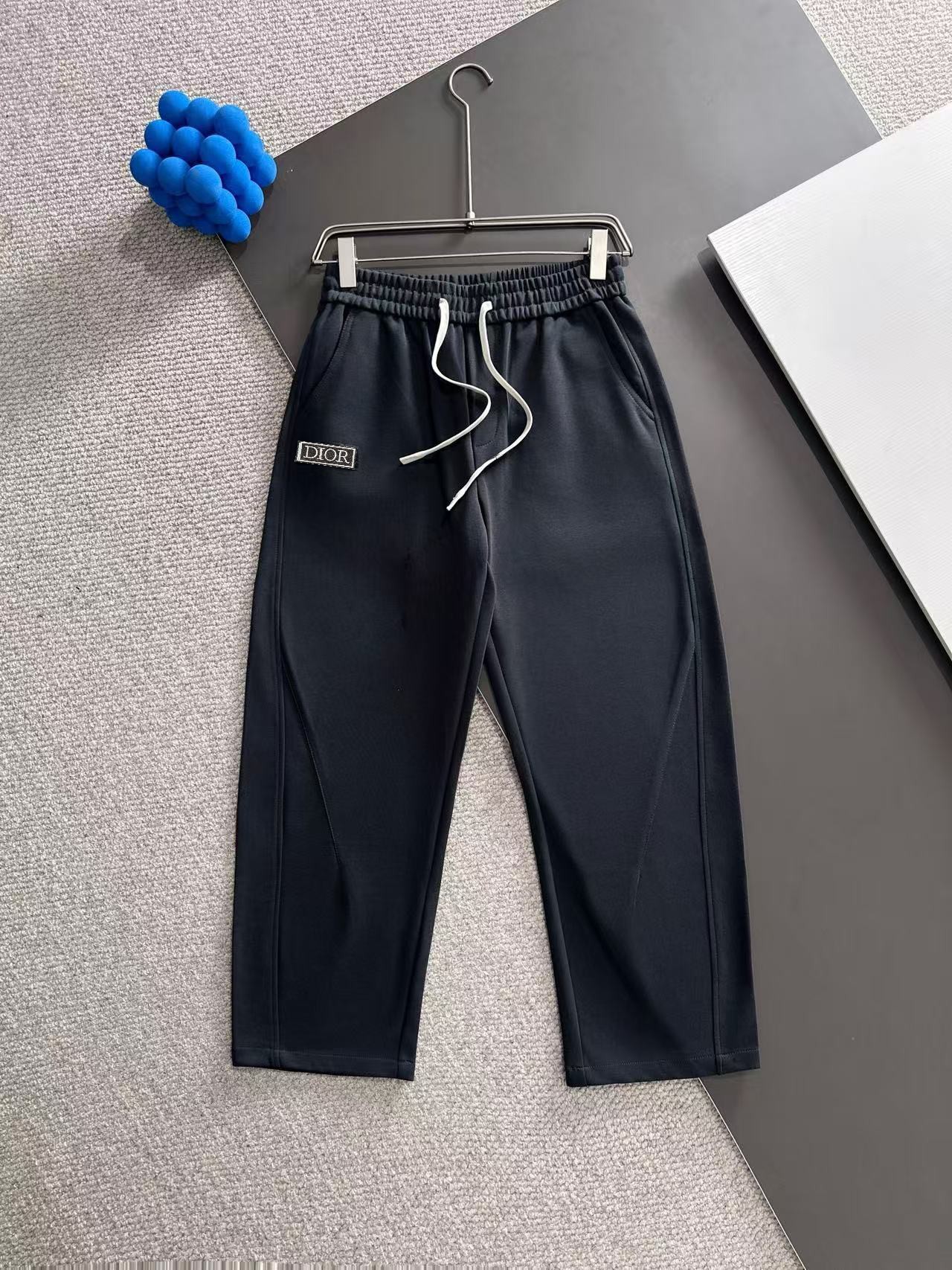 High-Quality Relaxing Pants by P648 Dio 2025 with Tailor-Made Fabrics and Impeccable Detail - 图片 1