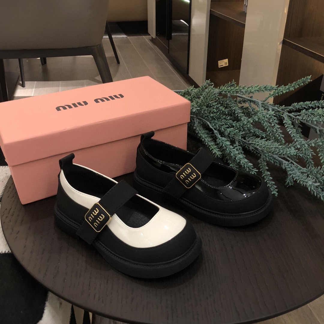 Miu Miu Classic Luxury Leather Shoe Loafer Ref.905C620D 9