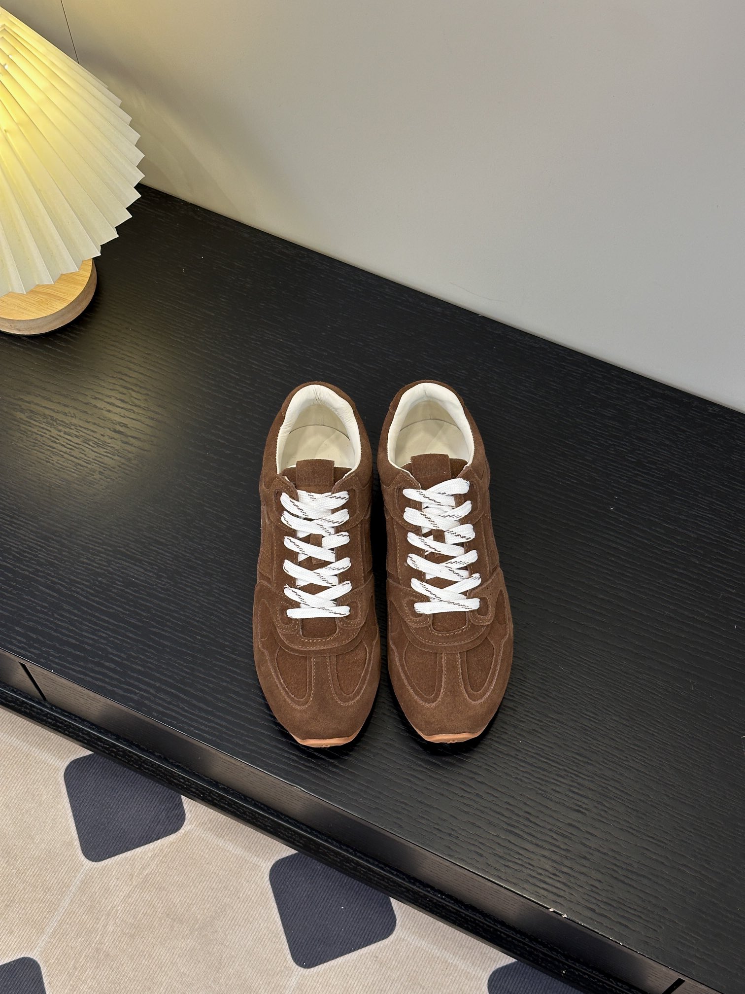 NO:492150,ALOHAS niche brand 2024 takes you back to the top of the classics! Daily wear, the best choice for sports outings, the German training shoe series, whether it is daily wear or sports outings, this pair of shoes is your best choice. [Unique design] Incorporate modern fashion elements on the basis of tradition, every detail shows the high-quality texture of the shoe body is made of high-quality leather, soft and comfortable, and the details are more ingenious. No matter from any angle, it cannot be ignored. The fabric is high mercerized beef reverse velvet, inner silk sheepskin, footbed silk sheepskin, size 35~40 (40 customized), casual shoes/sports shoes, sneakers, sheepskin19860909ALOHAS小众品牌 2024带你重回经典之巅!日常穿搭,运动出街的最佳选择,德训鞋系列,无论是日常穿搭还是运动出街这双鞋都是你的最佳选择.【独特设计]在传统的基础上融入现代时尚元素,每一个细节都尽显高级质感鞋身采用优质皮革,柔软舒适,细节处更见匠心.无论从哪个角度看,都无法忽视它的精致与美感 面料高丝光牛反绒 内里丝绸羊皮内里 垫脚丝绸羊皮 码数35～40（40定做）,休闲鞋/运动鞋,sneakers,sheepskin,Women's Shoes