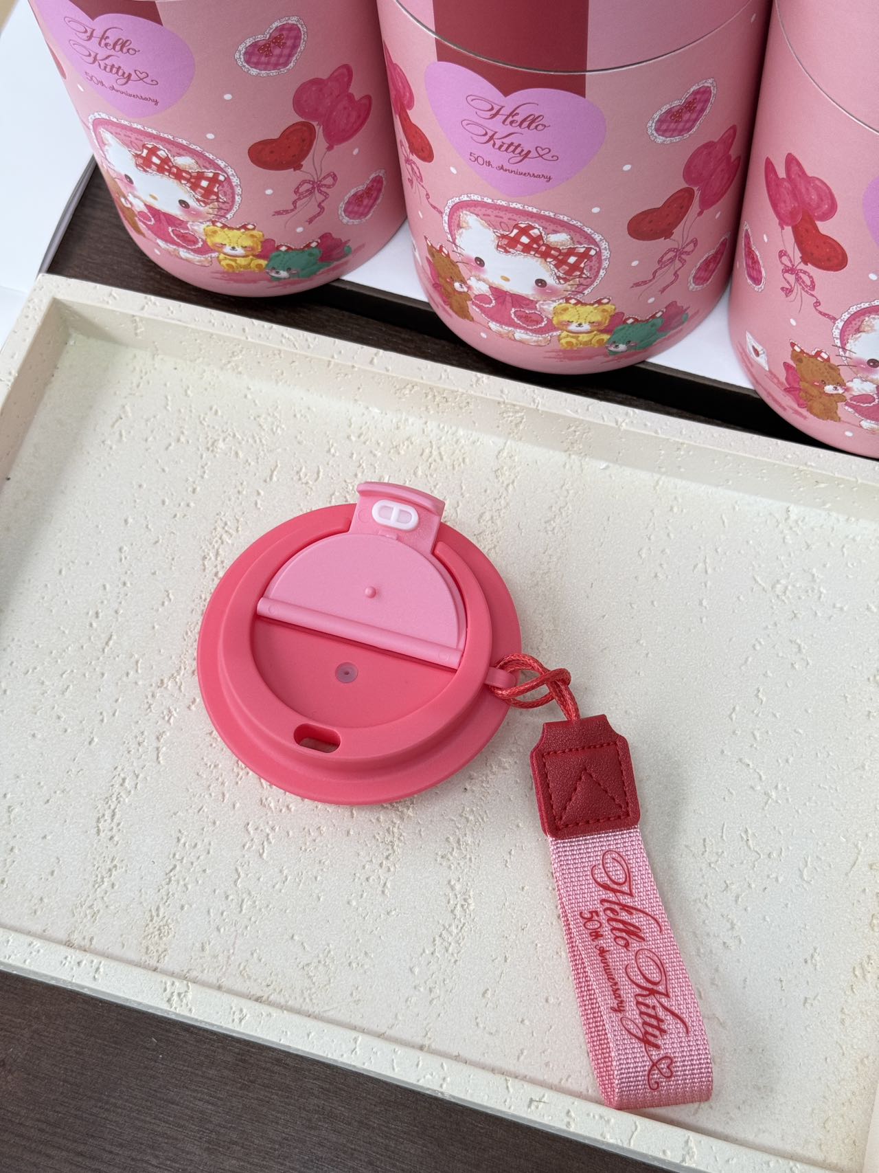 NO:810421,[Up and down opening and closing mouth] + [Direct drinking cup mouth] design: Enlarge and feel the texture of the direct drinking mouth, it is regulated by the outlet, one-handed operation, safe and convenient! Open and close the cup cover up and down the outlet, drinking water smoothly! 8.7cm cup mouth design, coffee  , bubble berry, bubble tea, bubble American ginseng, DIY milk tea, hot milk, its thermos cup design, in the cold winter, it has a heat preservation effect, no matter where you put it, there will be a warm hot drink waiting for you!, tea set      cup19860909【上下开合口】+【直饮杯口】设计:放大感受直饮口的质感,出口监管的它,单手操作,安全方便!上下开合杯盖出水口,喝水顺畅无阻!8.7cm杯口设计,咖啡、泡杞、泡花茶、泡西洋参、DIY奶茶、热牛奶,它的保温杯设计,在寒冷的冬季,有着保温效果的它,无论放在那里,都有一口热乎乎的热饮等着你!,茶具,accessory