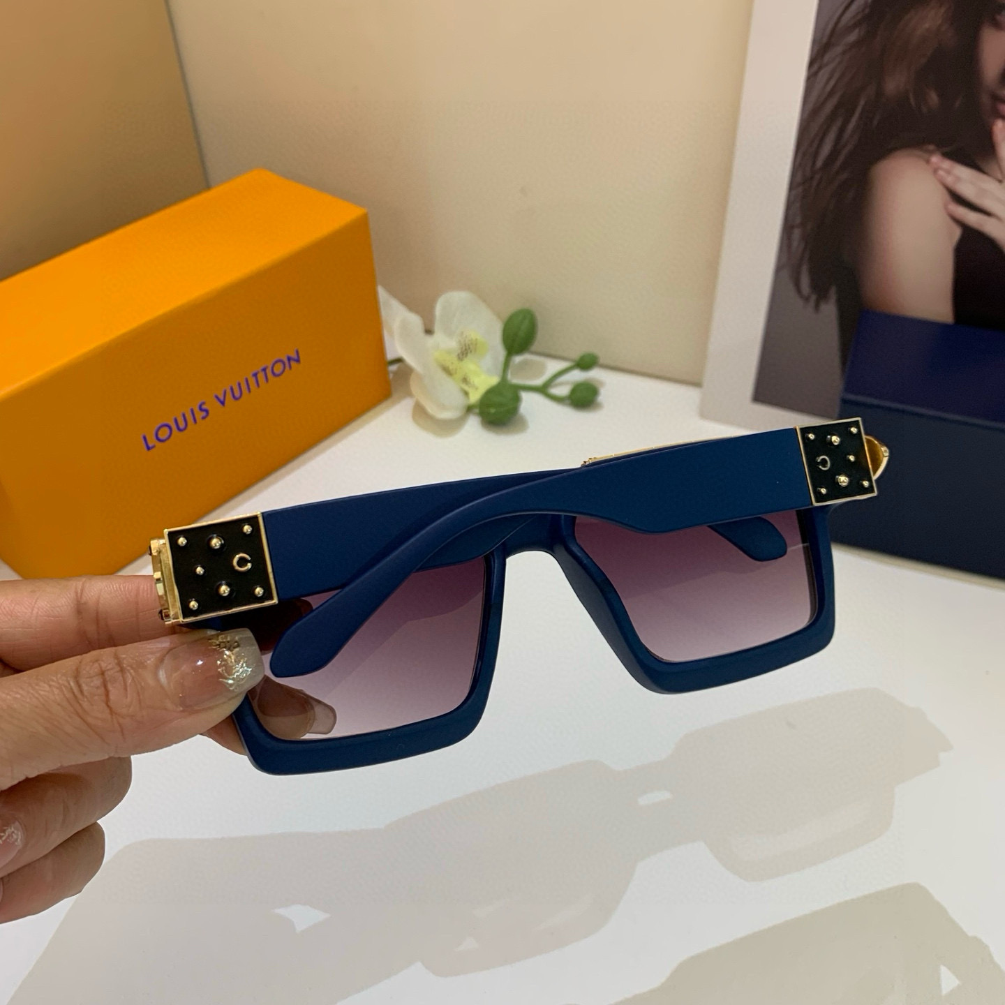 Louis Vuitton Trendy Square Sunglasses - Stylish and Protective Eyewear 5 i1749222681783 7140 0 3