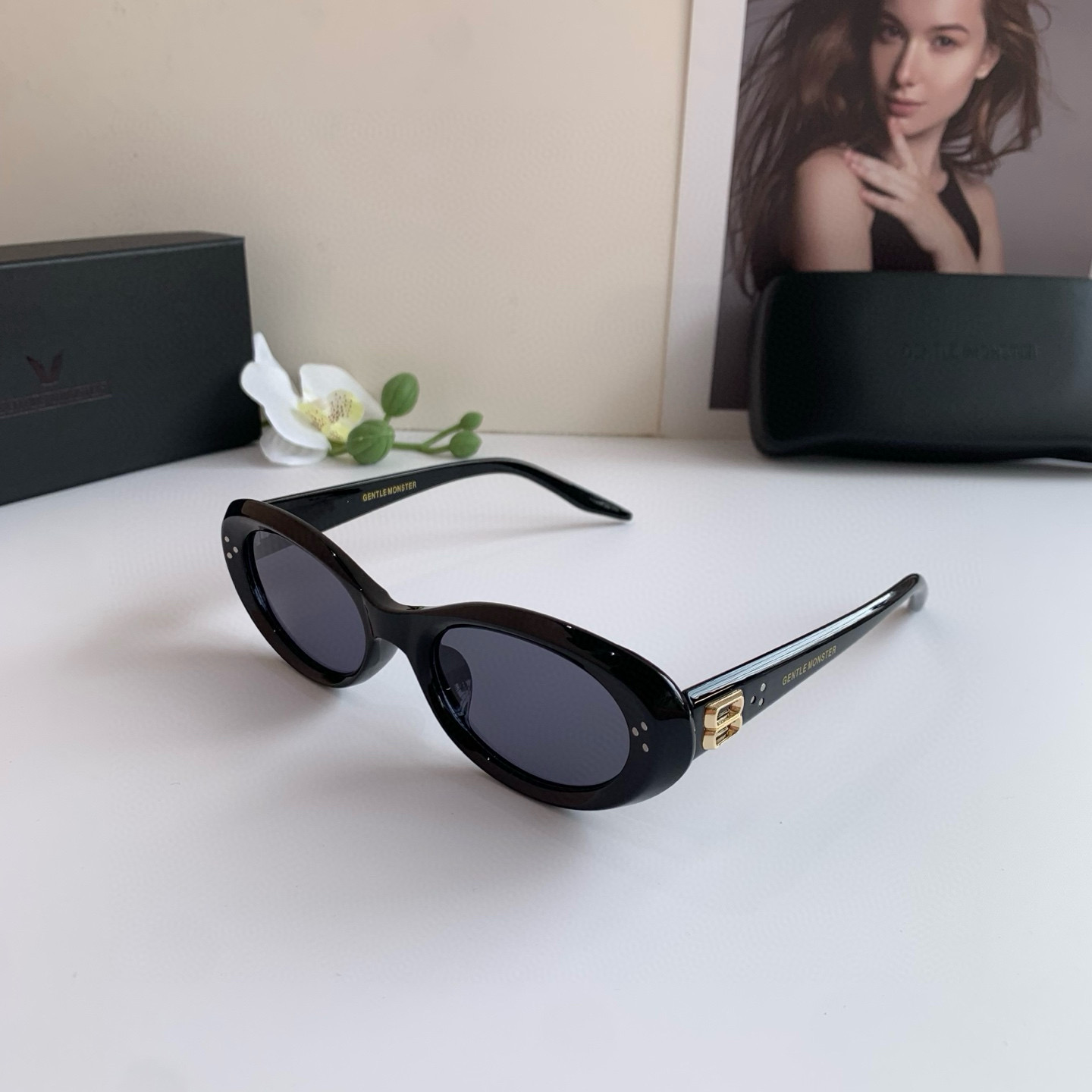 Korean Version High-End Sunglasses: Red-Black Square Narrow Frame for Summer Fashion - 图片 3