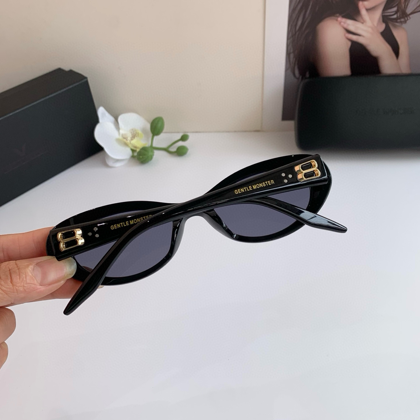 Korean Version High-End Sunglasses: Red-Black Square Narrow Frame for Summer Fashion - 图片 6