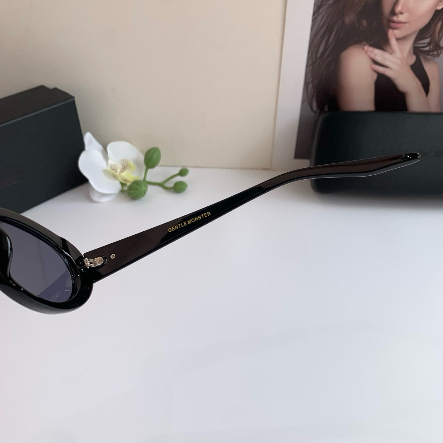Korean Version High-End Sunglasses: Red-Black Square Narrow Frame for Summer Fashion - 图片 8