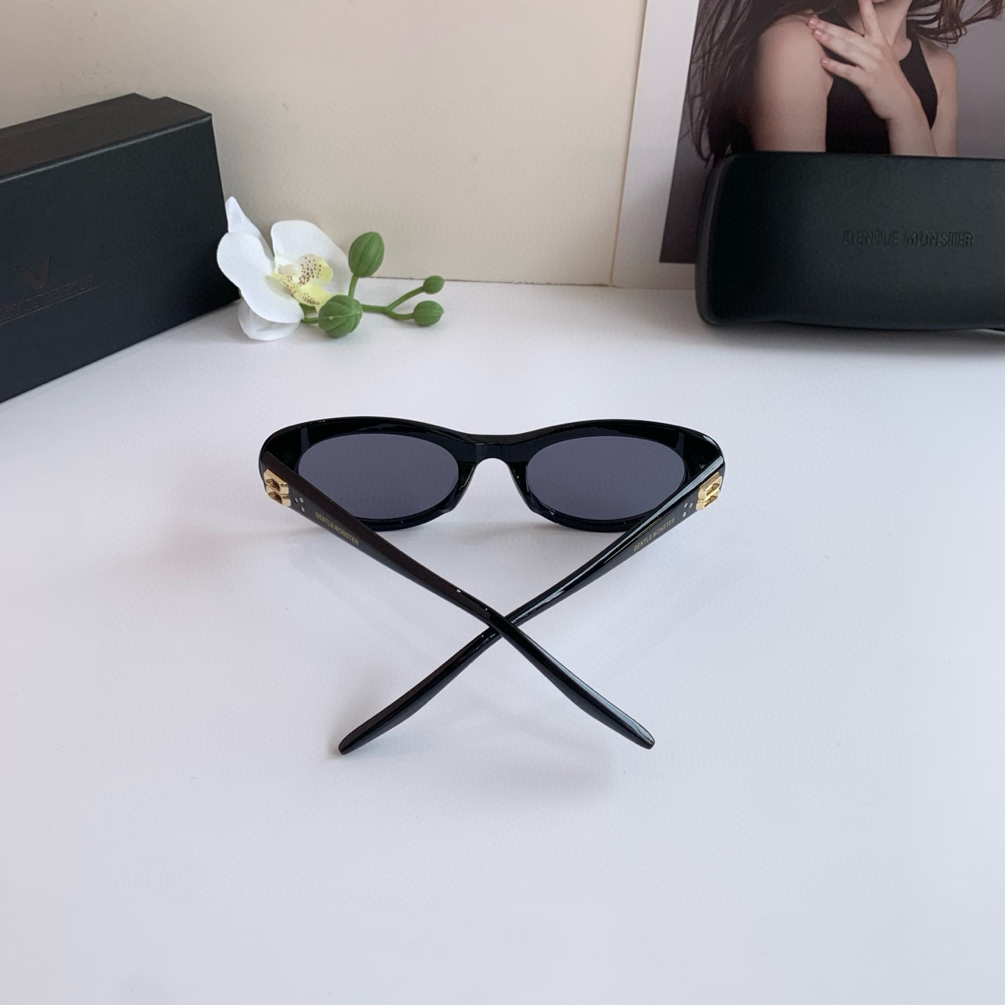 Korean Version High-End Sunglasses: Red-Black Square Narrow Frame for Summer Fashion - 图片 9