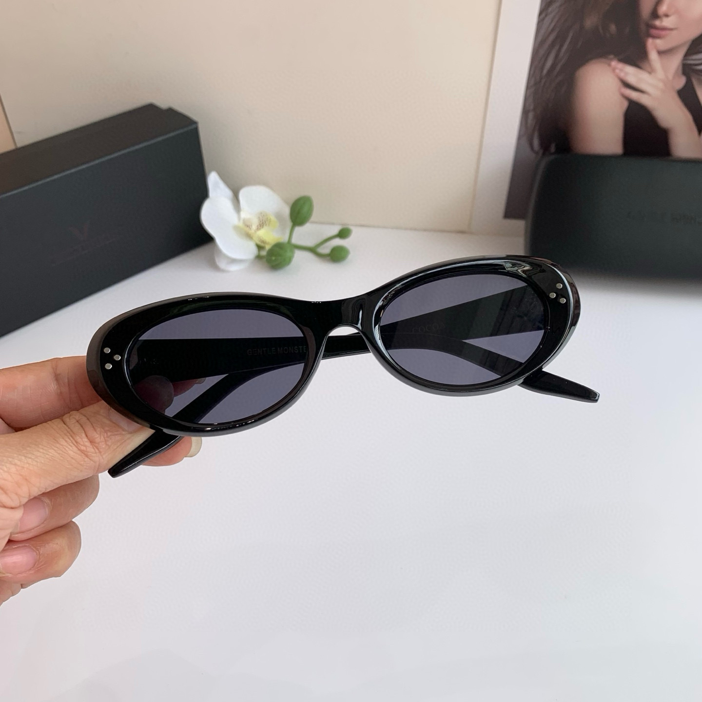 Korean Version High-End Sunglasses: Red-Black Square Narrow Frame for Summer Fashion - 图片 4