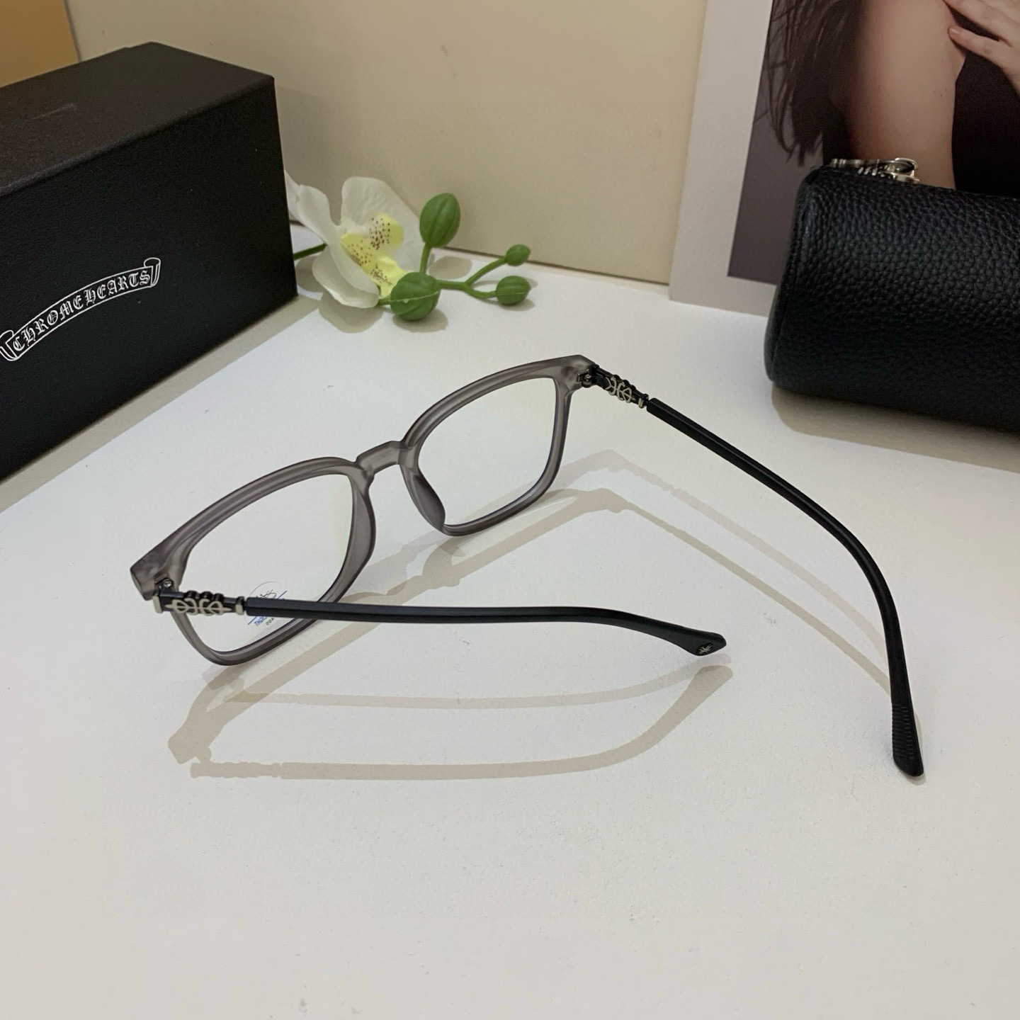 Fashionable European-American Sunglasses with New Frame and Light Luxuries on the Net - 图片 7