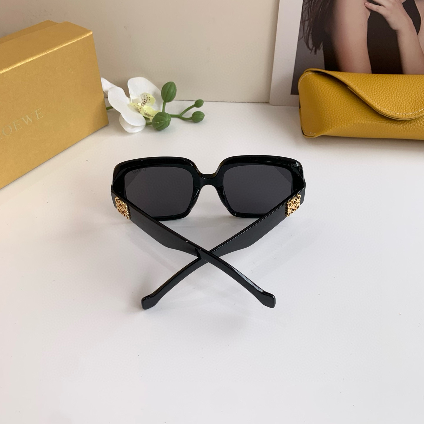 p. 263 Loewe, the new retro fashion box of Sunglasses, the little Red Book Mirrors, UV-protected glasses - 图片 9