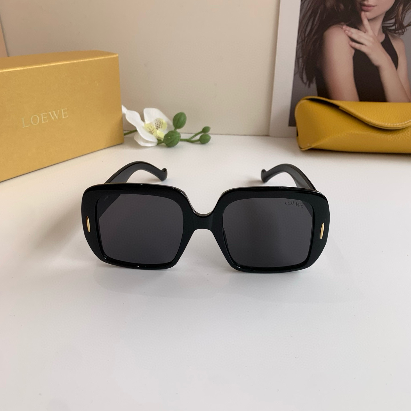 p. 263 Loewe, the new retro fashion box of Sunglasses, the little Red Book Mirrors, UV-protected glasses - 图片 5