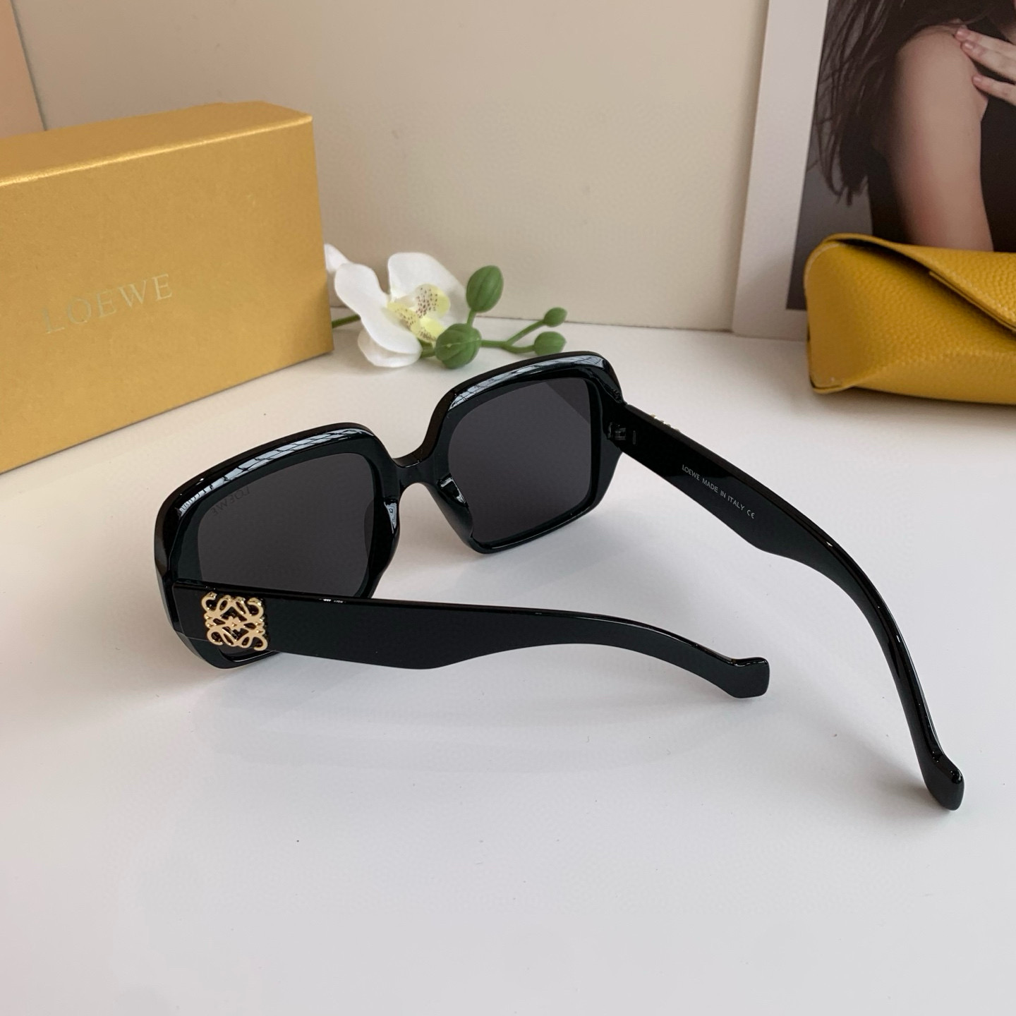 p. 263 Loewe, the new retro fashion box of Sunglasses, the little Red Book Mirrors, UV-protected glasses - 图片 8