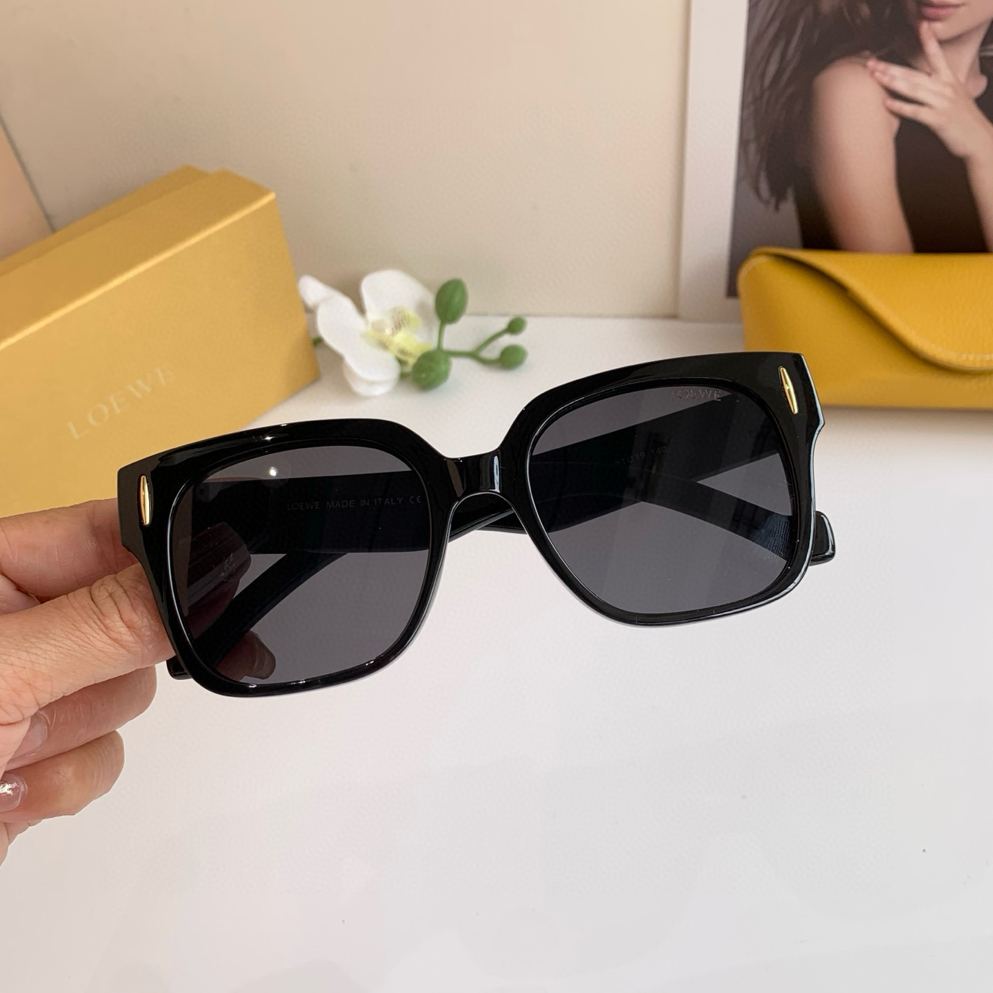 p. 263 Loewe, the new retro fashion box of Sunglasses, the little Red Book Mirrors, UV-protected glasses - 图片 3