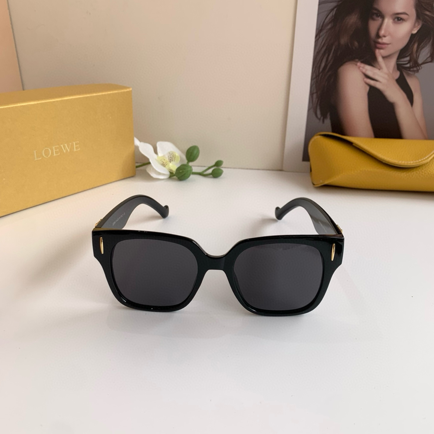 p. 263 Loewe, the new retro fashion box of Sunglasses, the little Red Book Mirrors, UV-protected glasses - 图片 4