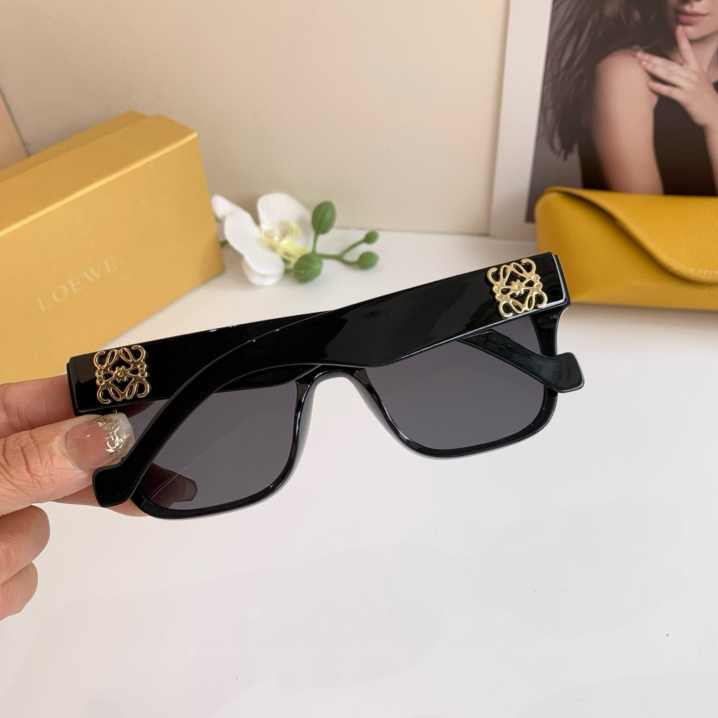 p. 263 Loewe, the new retro fashion box of Sunglasses, the little Red Book Mirrors, UV-protected glasses - 图片 5