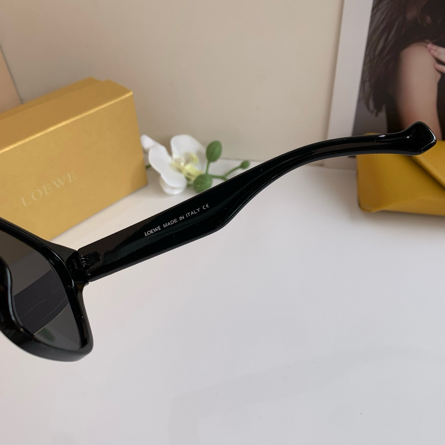 p. 263 Loewe, the new retro fashion box of Sunglasses, the little Red Book Mirrors, UV-protected glasses - 图片 7