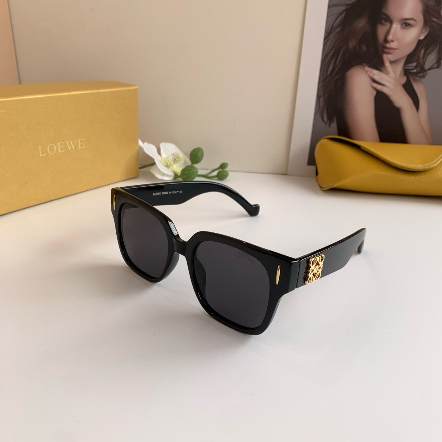 p. 263 Loewe, the new retro fashion box of Sunglasses, the little Red Book Mirrors, UV-protected glasses - 图片 2