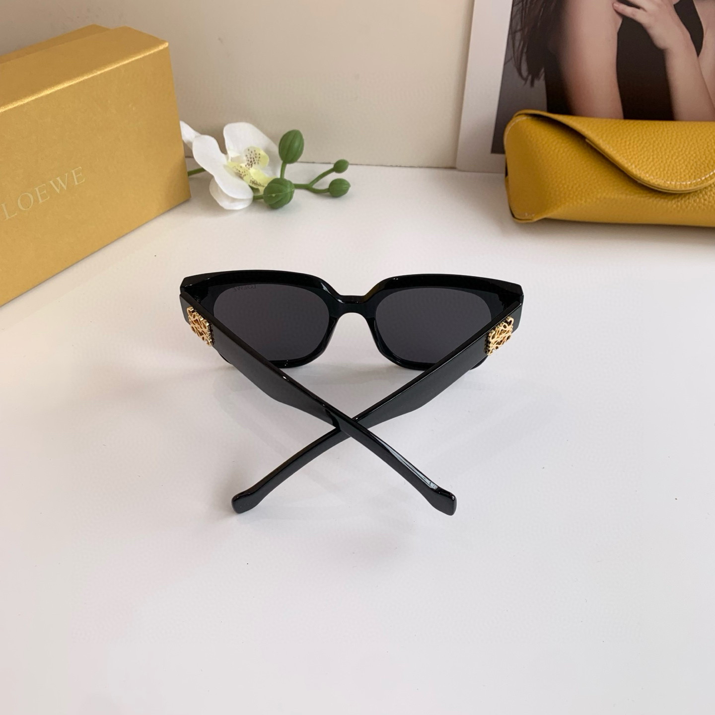 p. 263 Loewe, the new retro fashion box of Sunglasses, the little Red Book Mirrors, UV-protected glasses - 图片 8