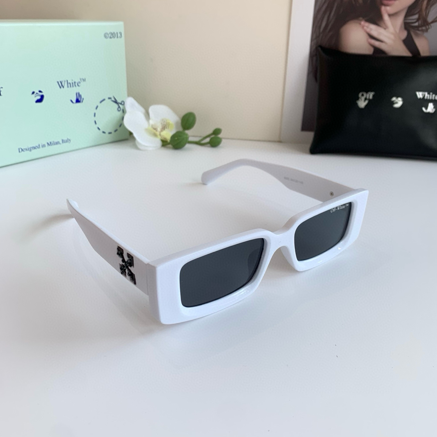 p245 Off-White design little box sunglasses, super-lighty, stylish sunglasses, hundred glasses out