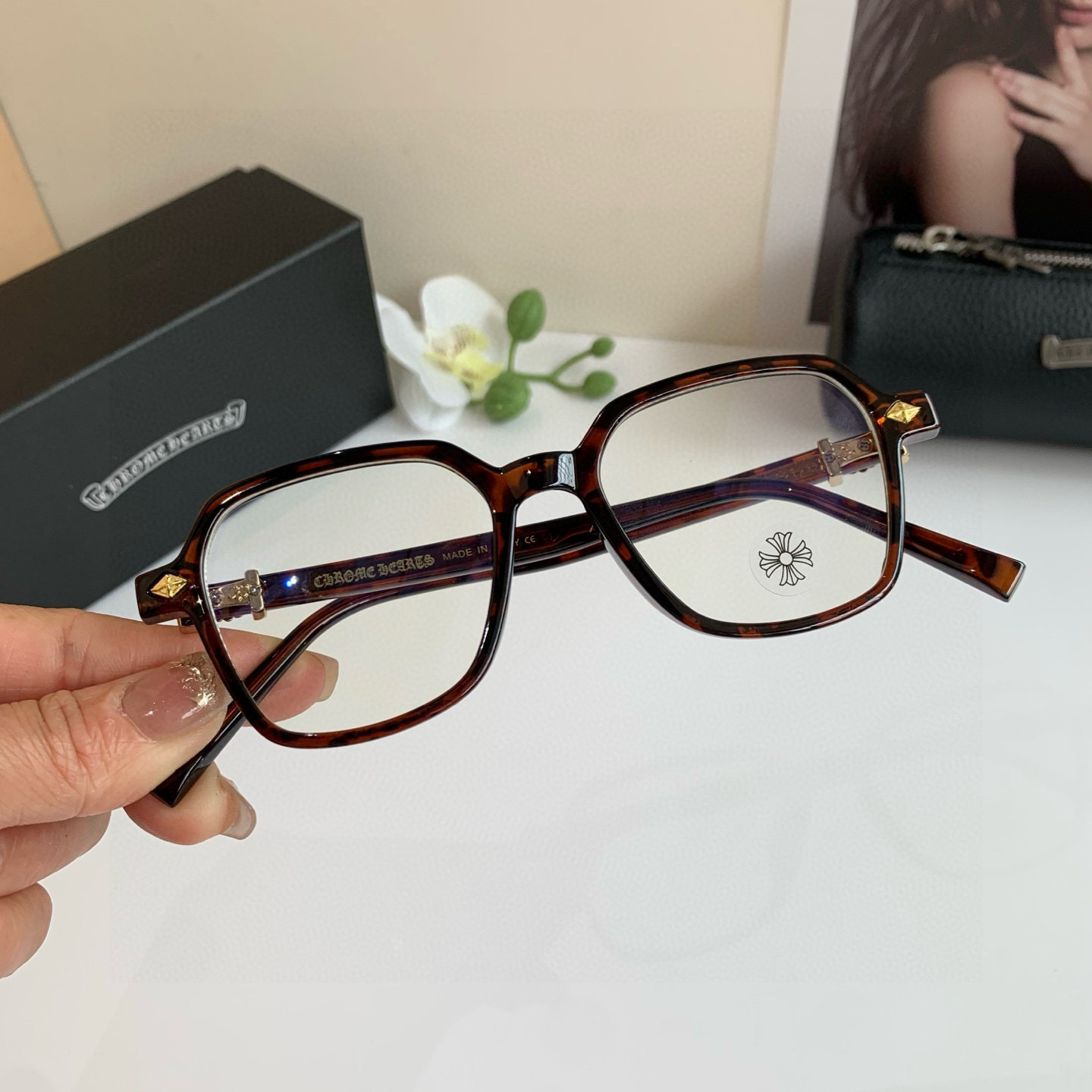New European-American Frame Optical Lens: Fashionable Sunglasses for Light Luxuries - 图片 3