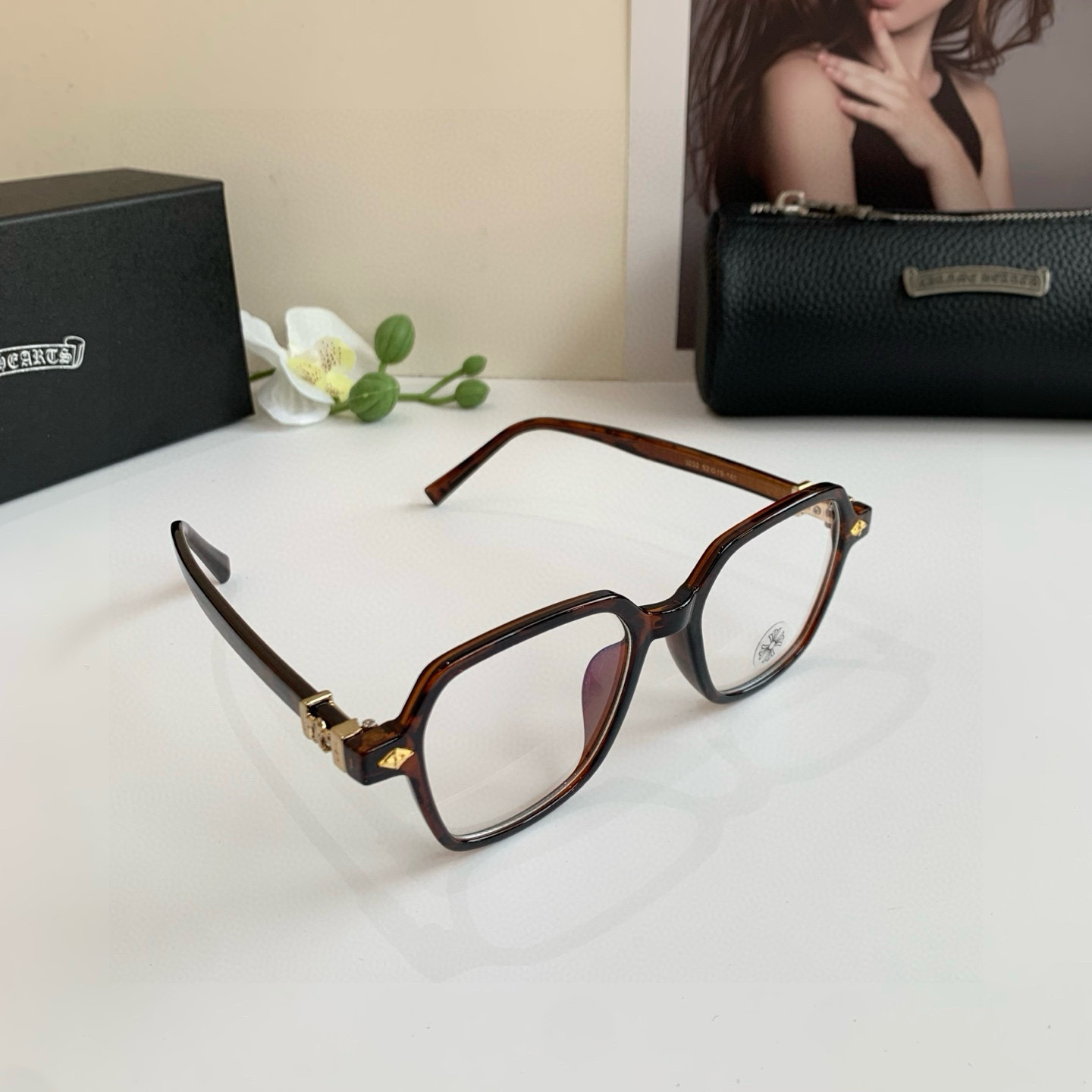New European-American Frame Optical Lens: Fashionable Sunglasses for Light Luxuries - 图片 1
