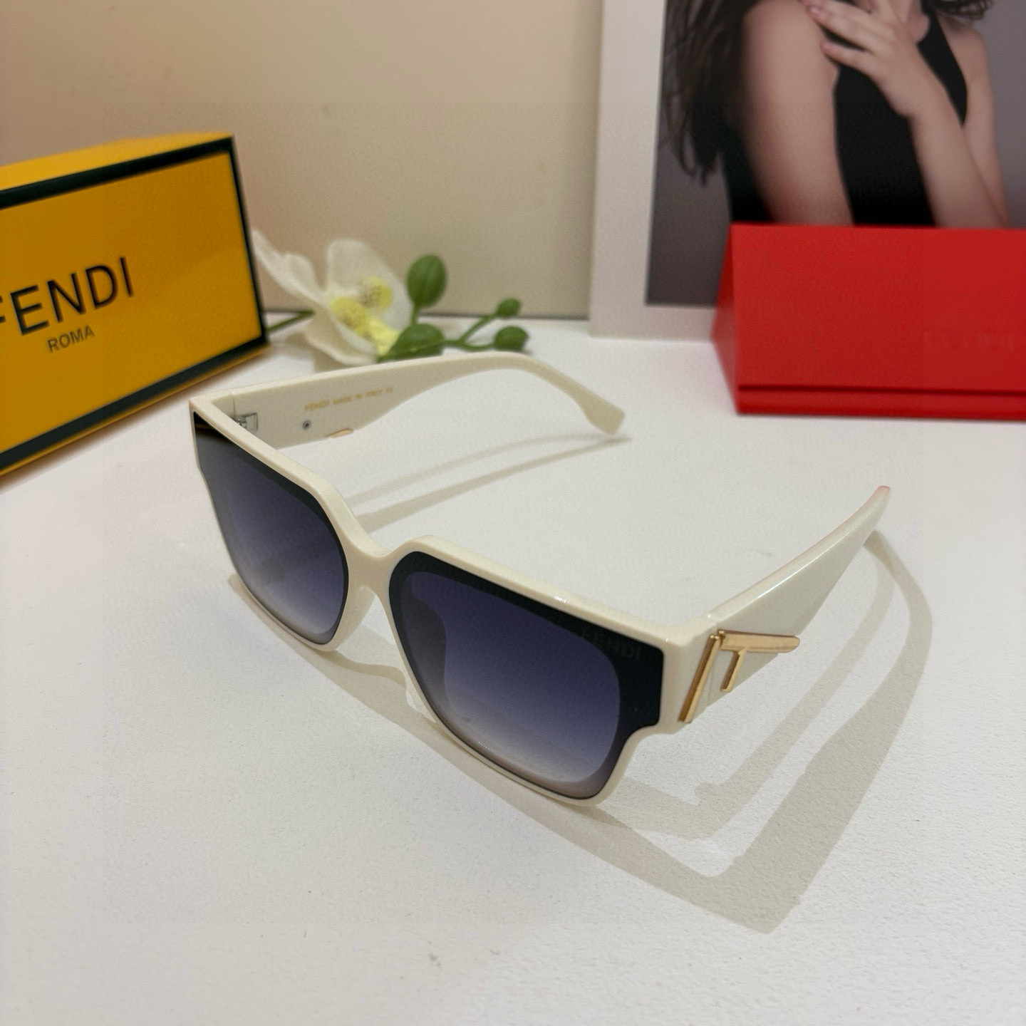 Analysis of Fendi’s Fashion Evolution on Page 263: Findi Finie Patterns Dominant. - 图片 2