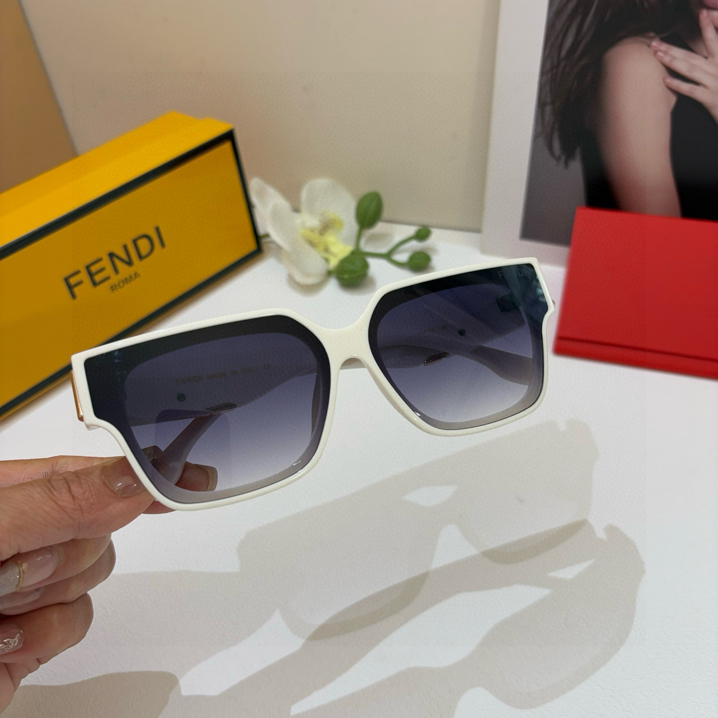 Analysis of Fendi’s Fashion Evolution on Page 263: Findi Finie Patterns Dominant. - 图片 3